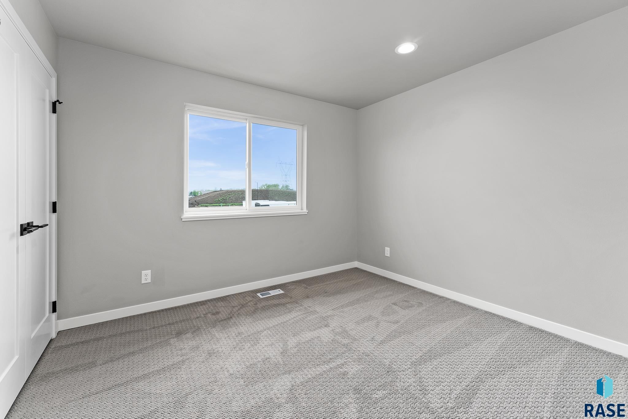 Harrisburg, South Dakota 57032, United States, 6 Bedrooms Bedrooms, ,5 BathroomsBathrooms,Residential,Contingent,13125