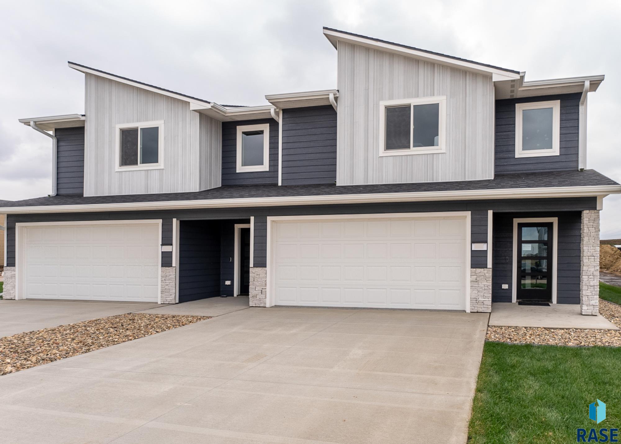 Harrisburg, South Dakota 57032, United States, 6 Bedrooms Bedrooms, ,5 BathroomsBathrooms,Residential,Contingent,13125