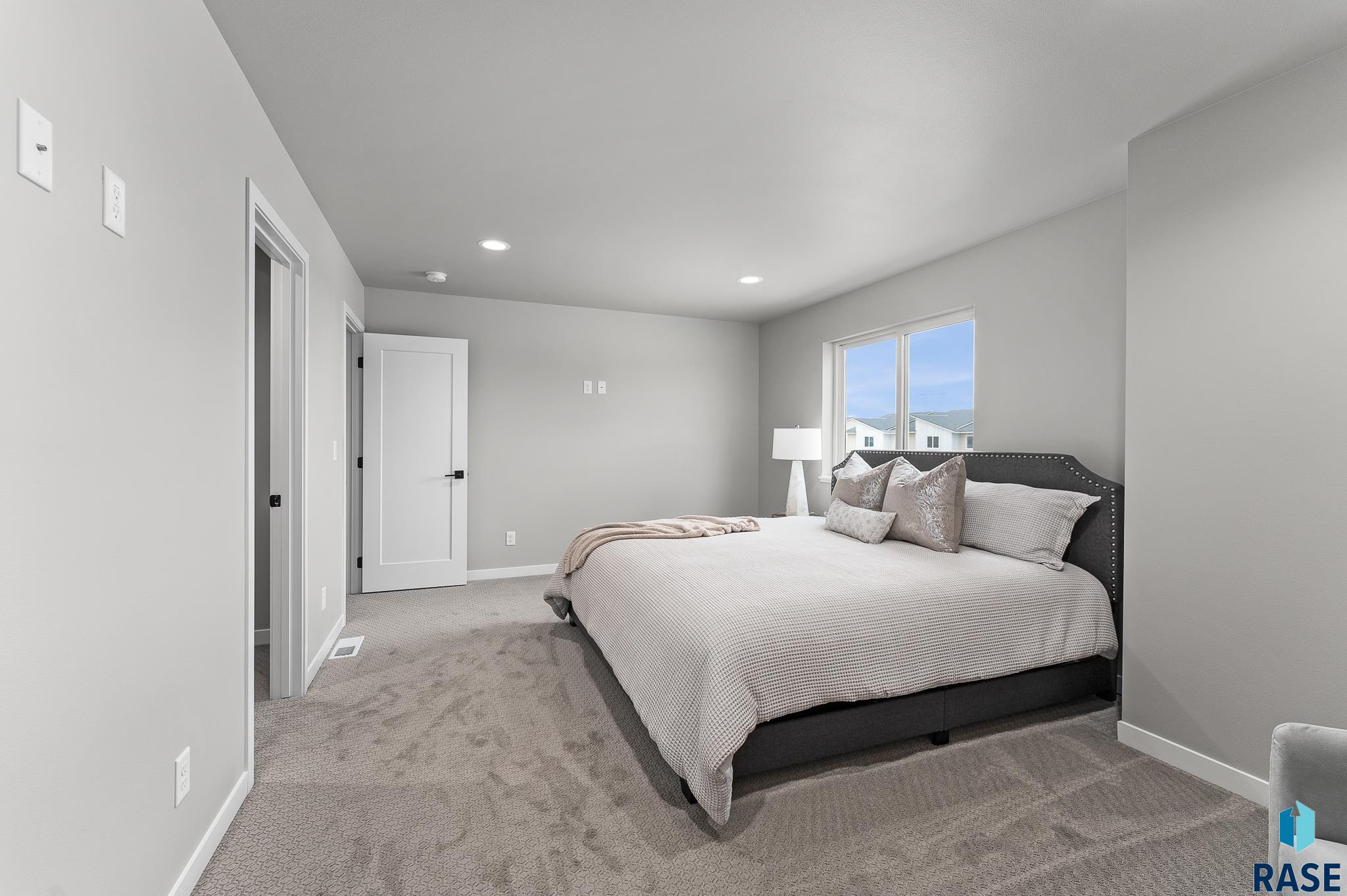 Harrisburg, South Dakota 57032, United States, 6 Bedrooms Bedrooms, ,5 BathroomsBathrooms,Residential,Contingent,13125