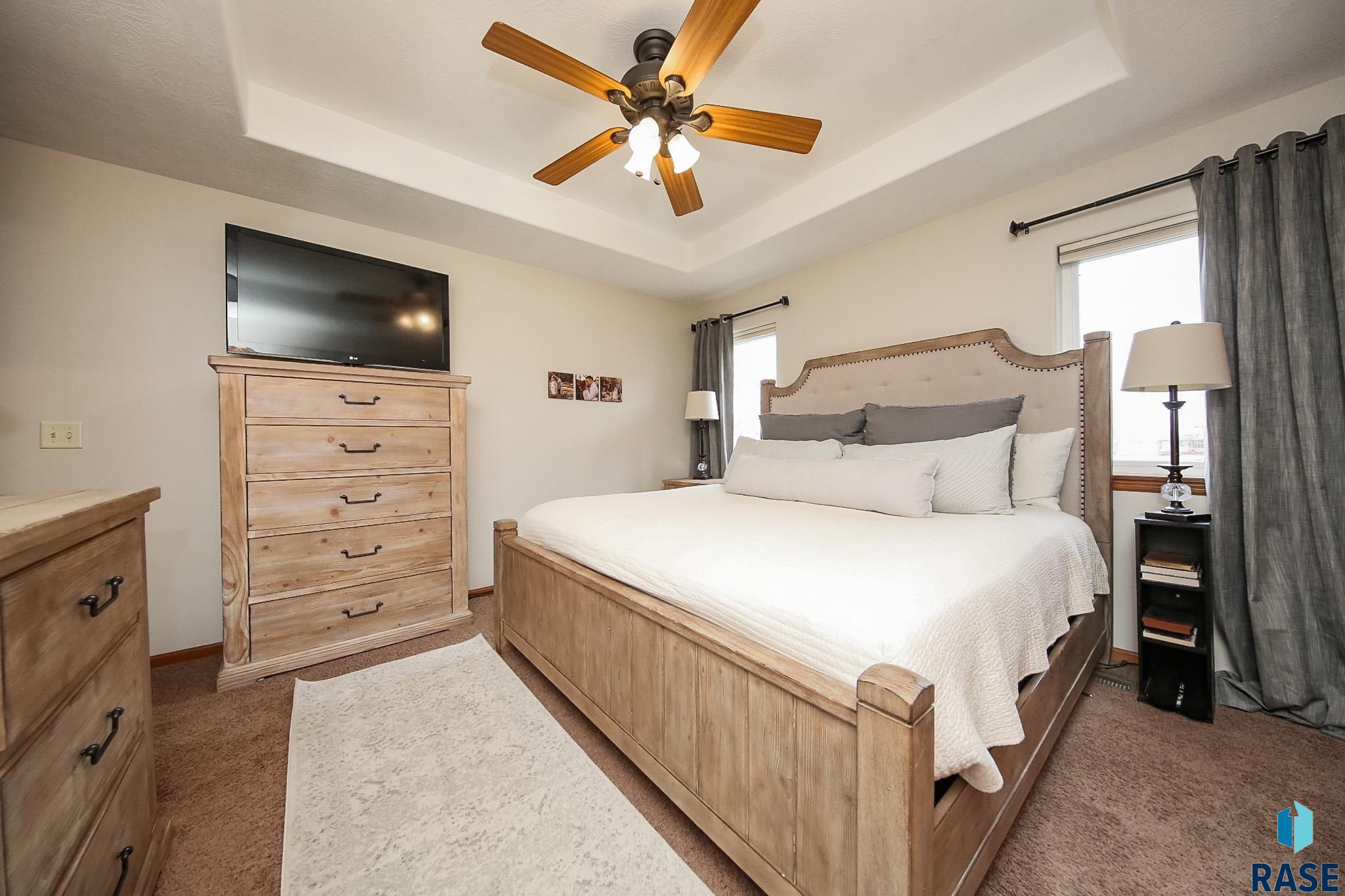 Harrisburg, South Dakota 57032, United States, 4 Bedrooms Bedrooms, ,3 BathroomsBathrooms,Residential,Pending,144660