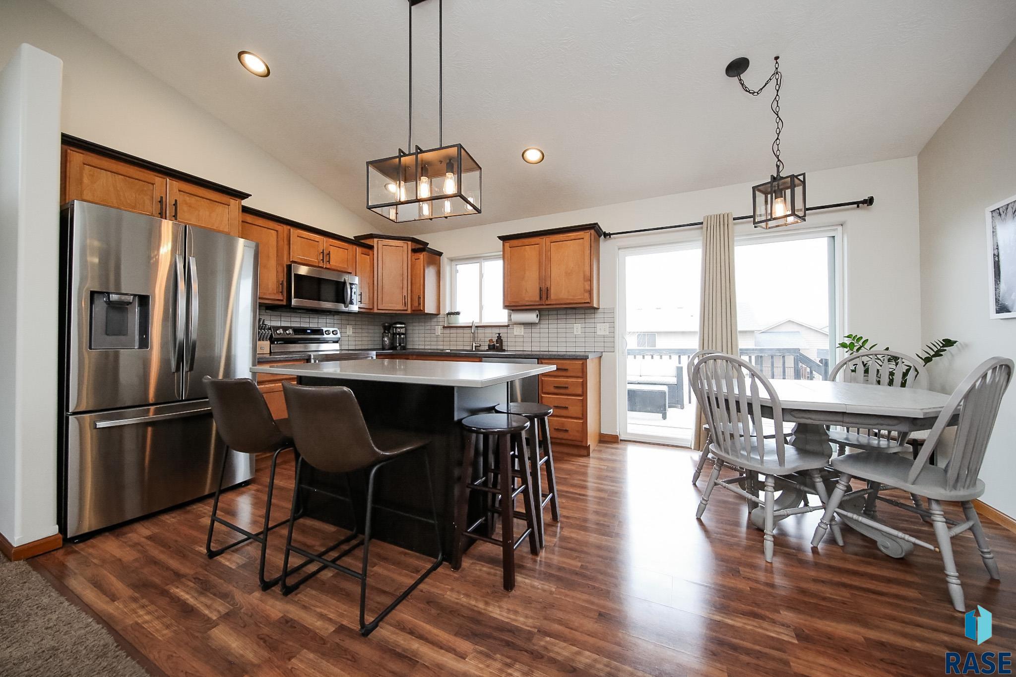 Harrisburg, South Dakota 57032, United States, 4 Bedrooms Bedrooms, ,3 BathroomsBathrooms,Residential,Pending,144660