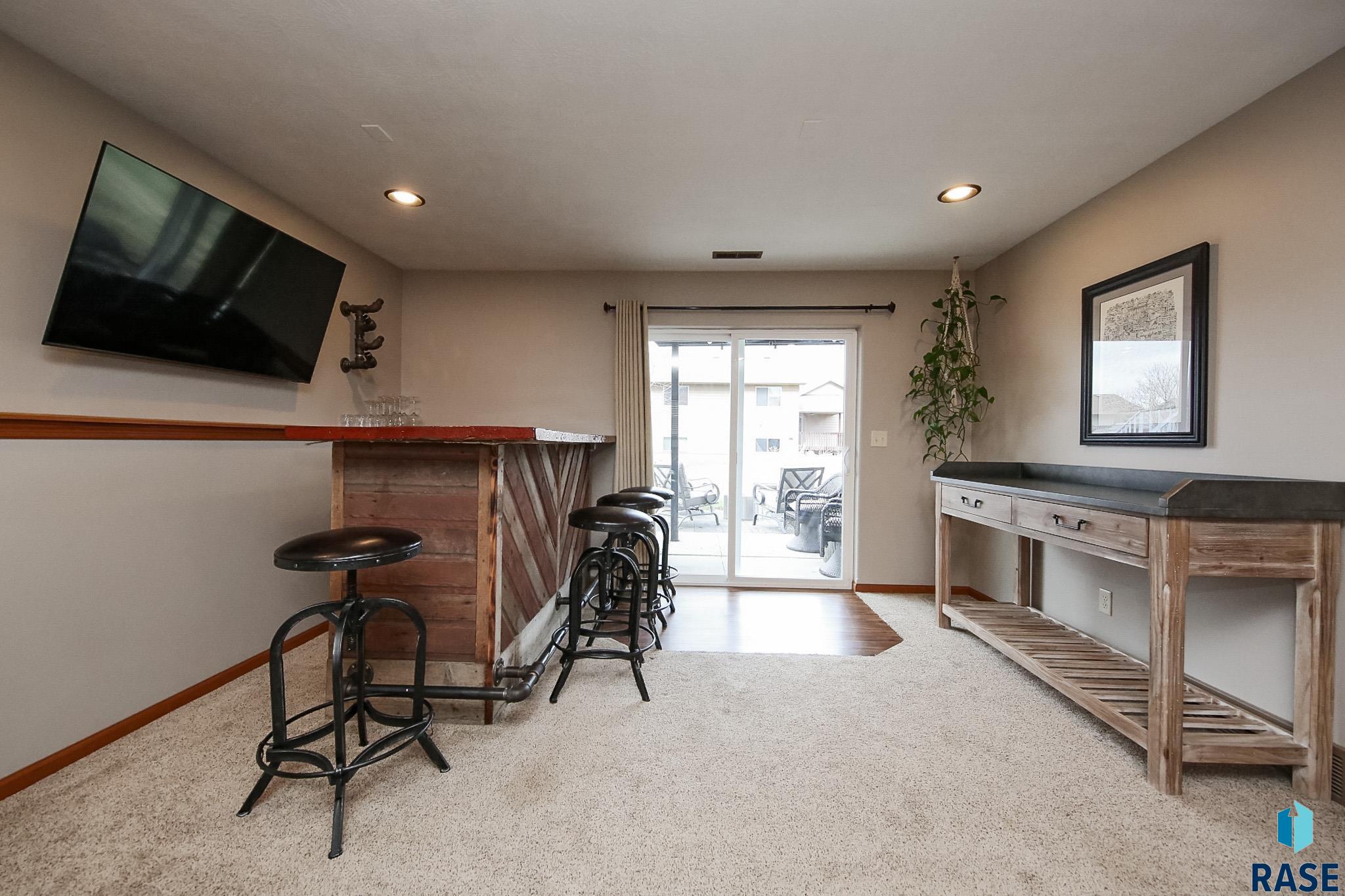 Harrisburg, South Dakota 57032, United States, 4 Bedrooms Bedrooms, ,3 BathroomsBathrooms,Residential,Pending,144660