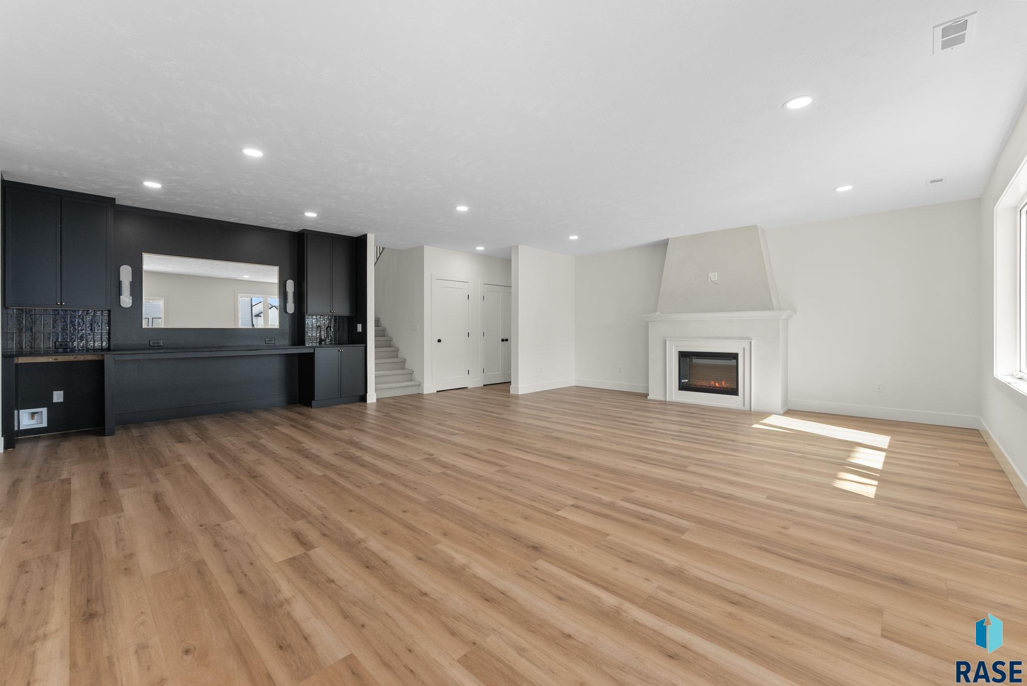 8313 E Sheridan Cir Circle, Sioux Falls, New Jersey image 4