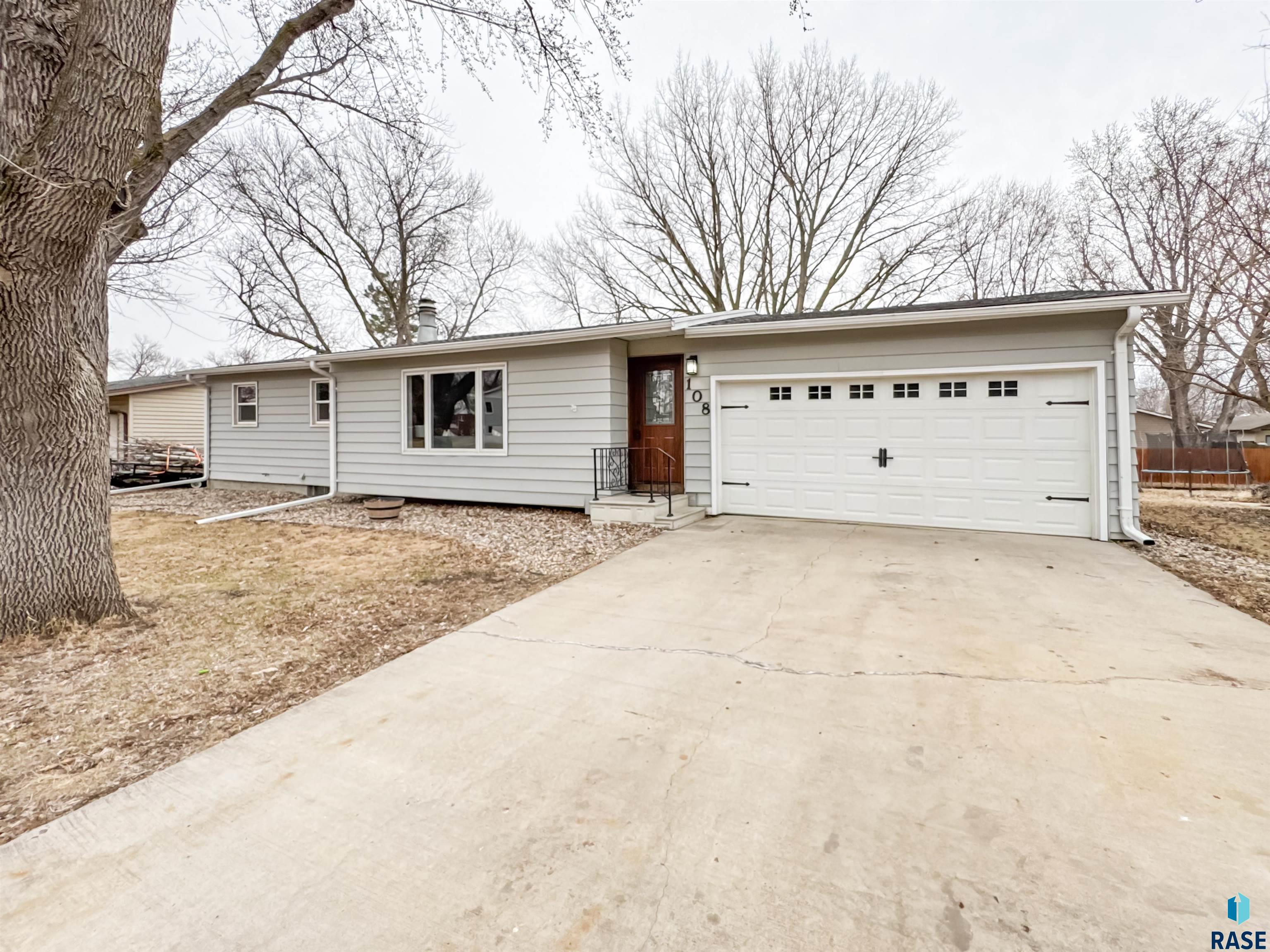 108 S Needles Dr Drive, Brandon, South Dakota image 1