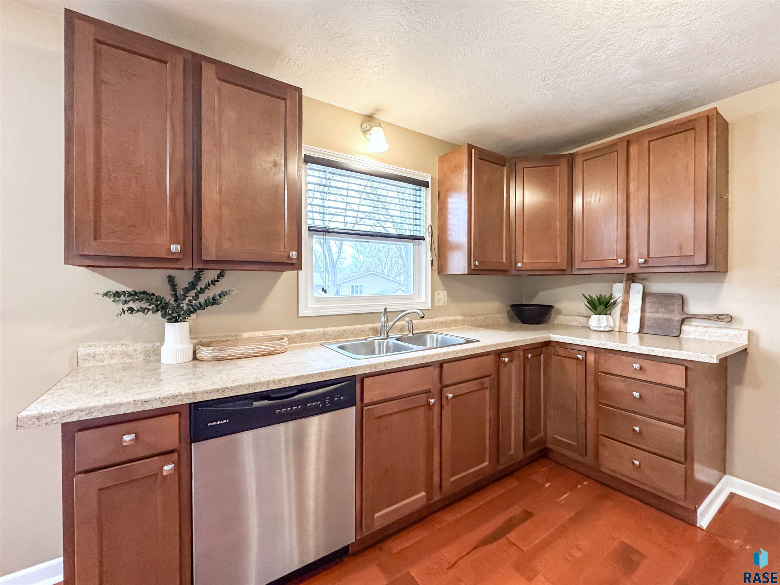 108 S Needles Dr Drive, Brandon, South Dakota image 11