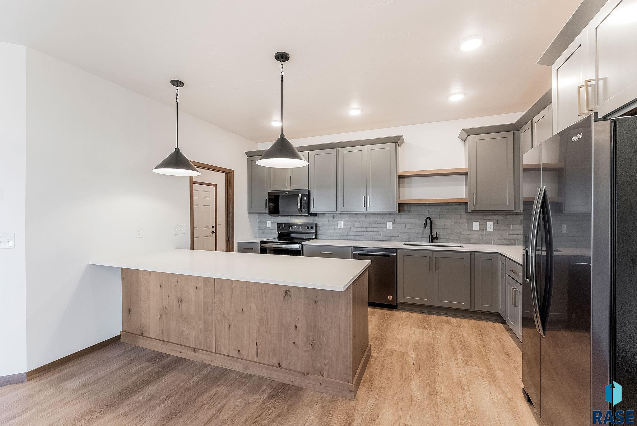 2308 E Brek St Street, Brandon, South Dakota image 4