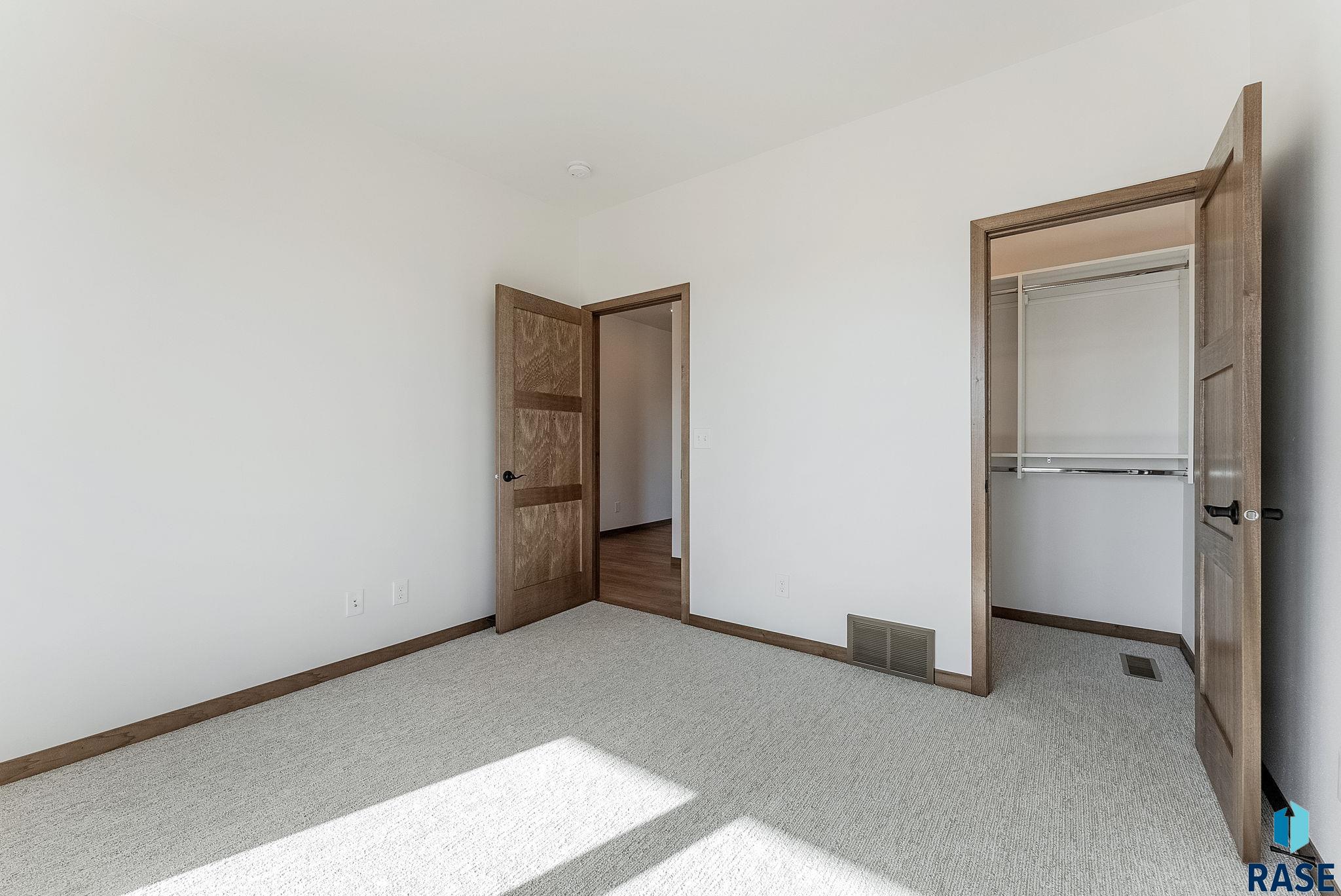 2308 E Brek St Street, Brandon, South Dakota image 21