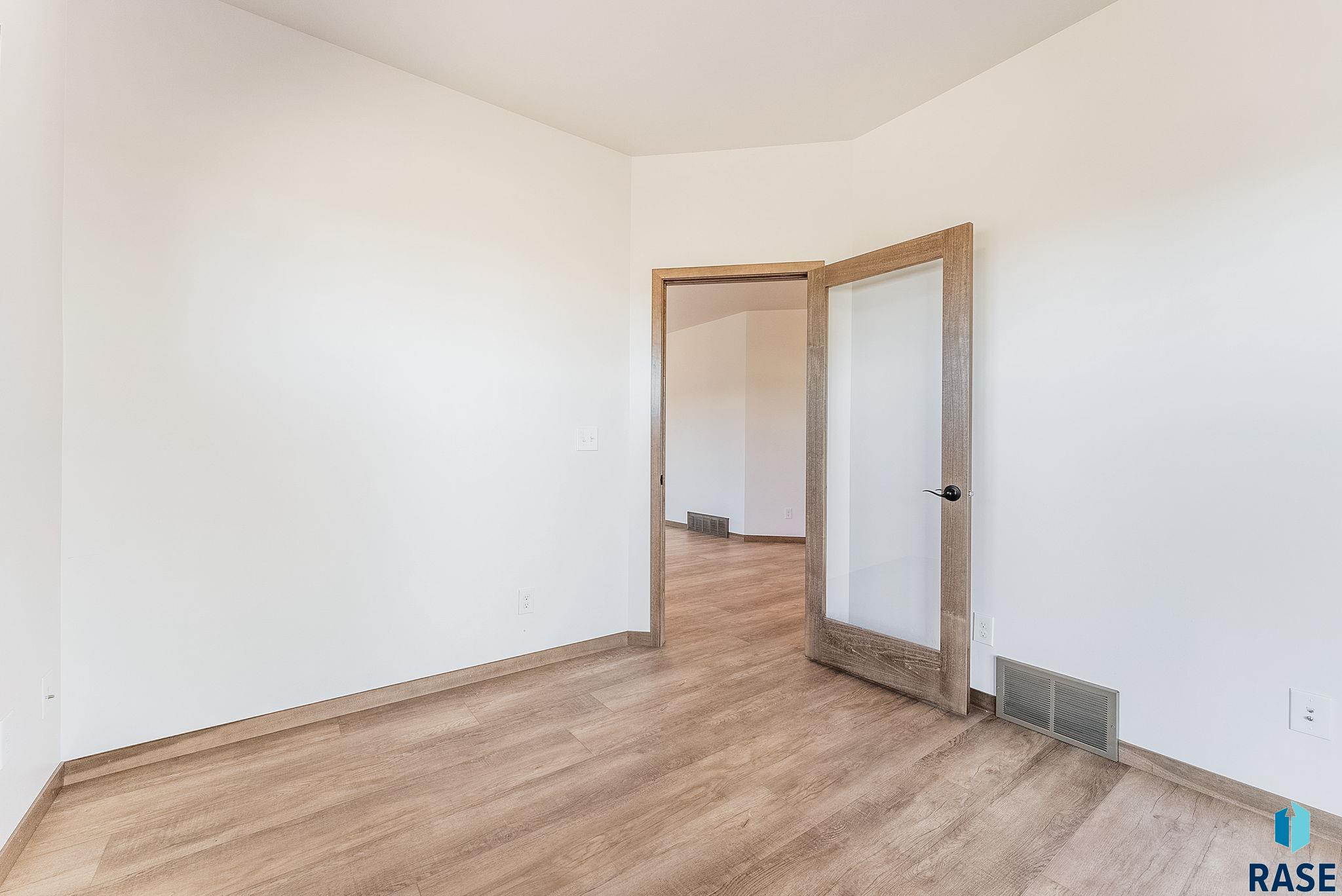 2308 E Brek St Street, Brandon, South Dakota image 12