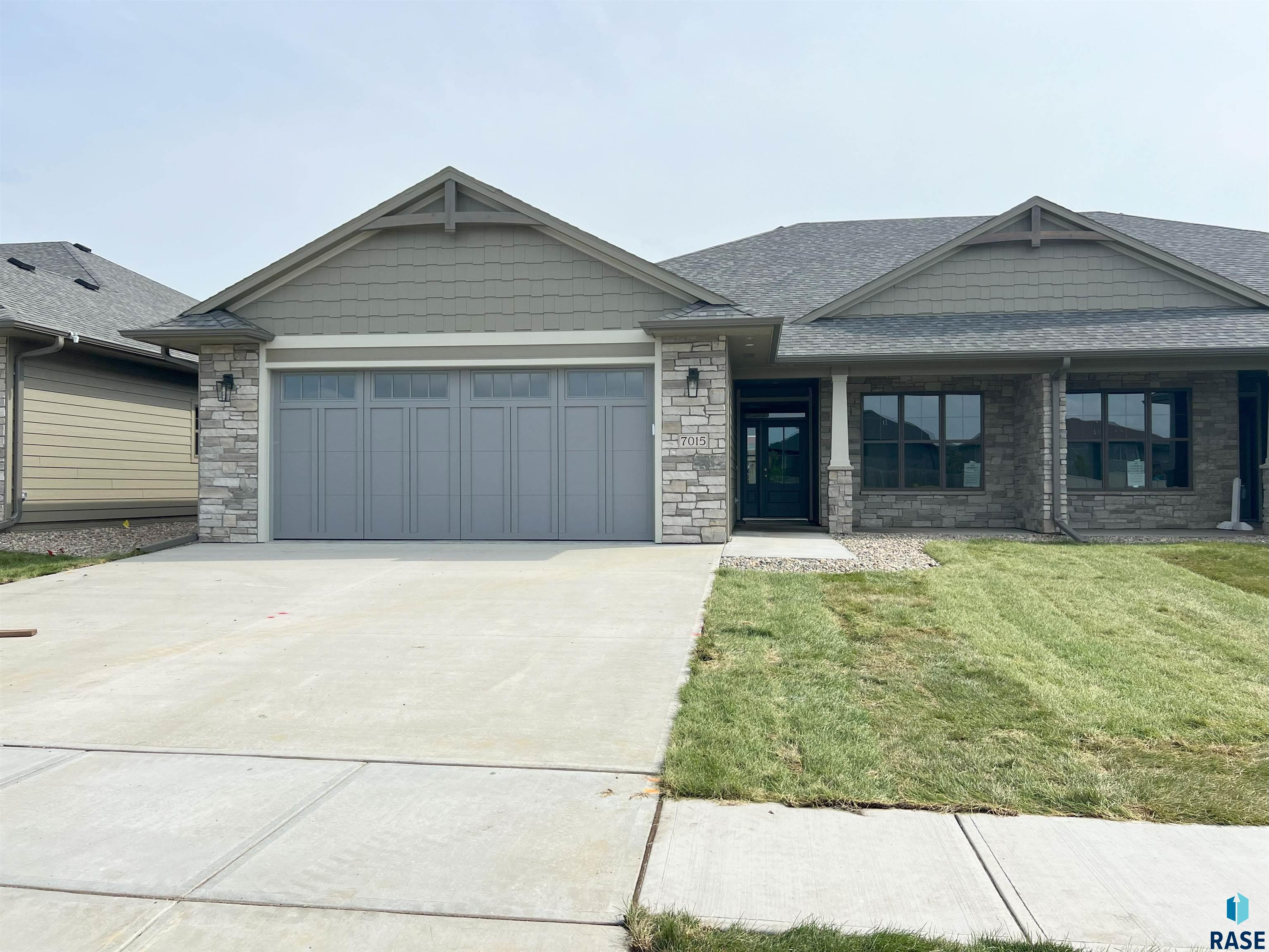 7015 E Copper Stone Cir Circle, Sioux Falls, South Dakota image 1