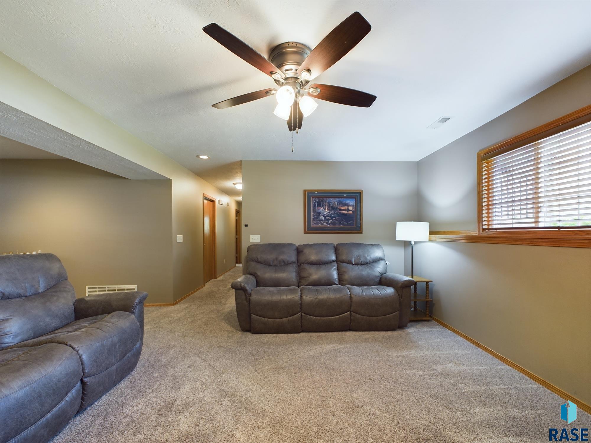 301 W Hackberry St Street, Brandon, New Jersey image 20