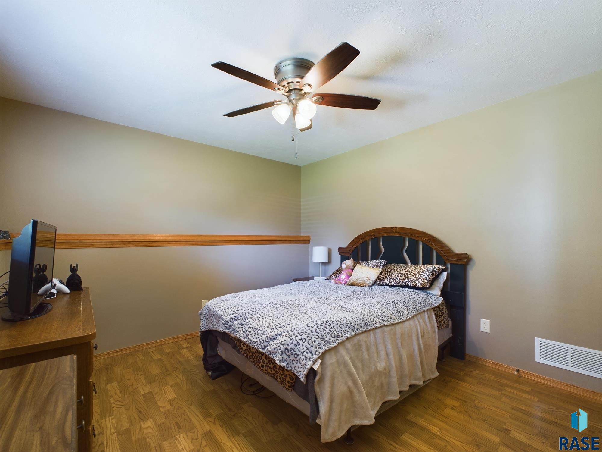 301 W Hackberry St Street, Brandon, New Jersey image 27