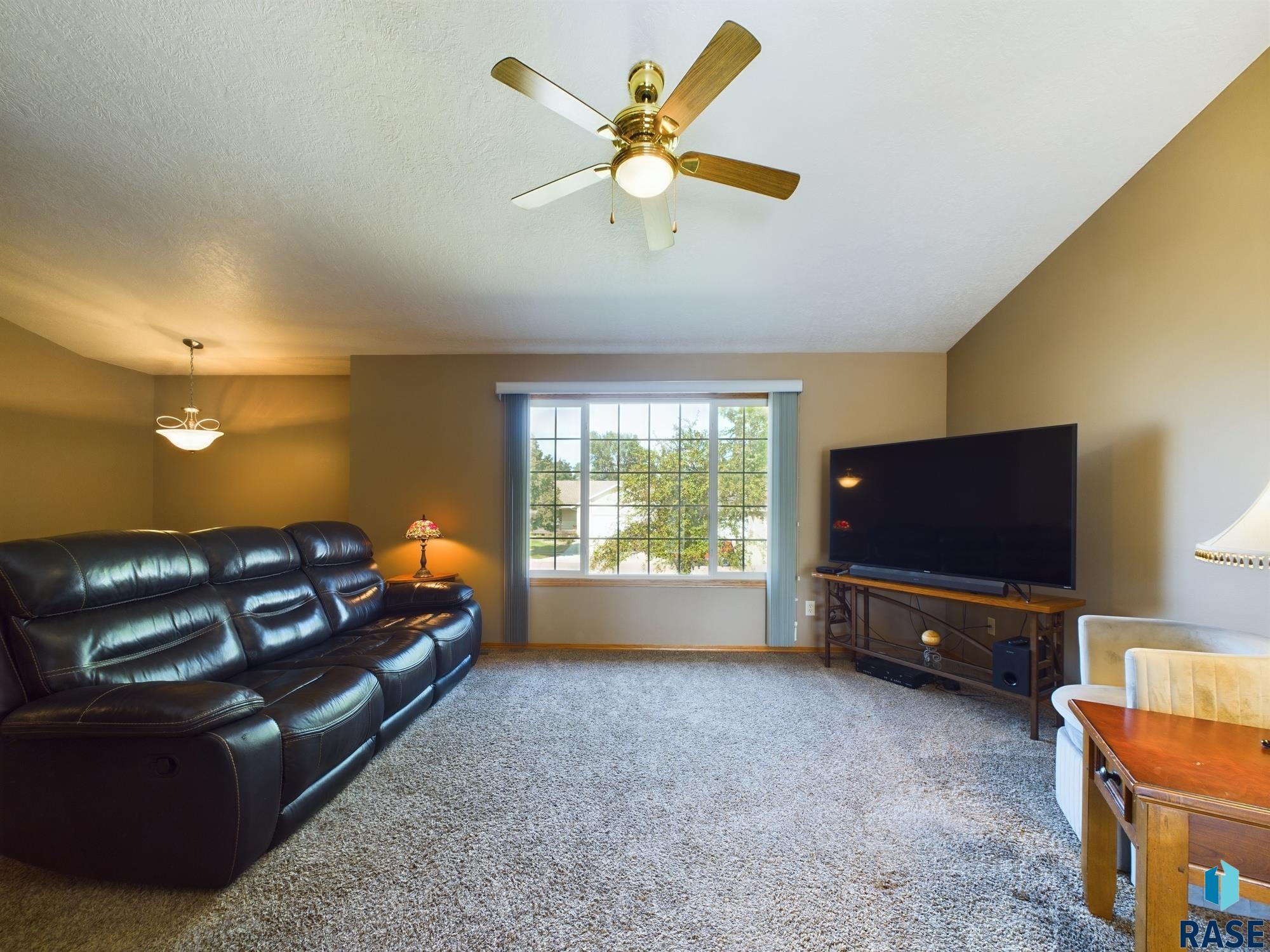 301 W Hackberry St Street, Brandon, New Jersey image 4