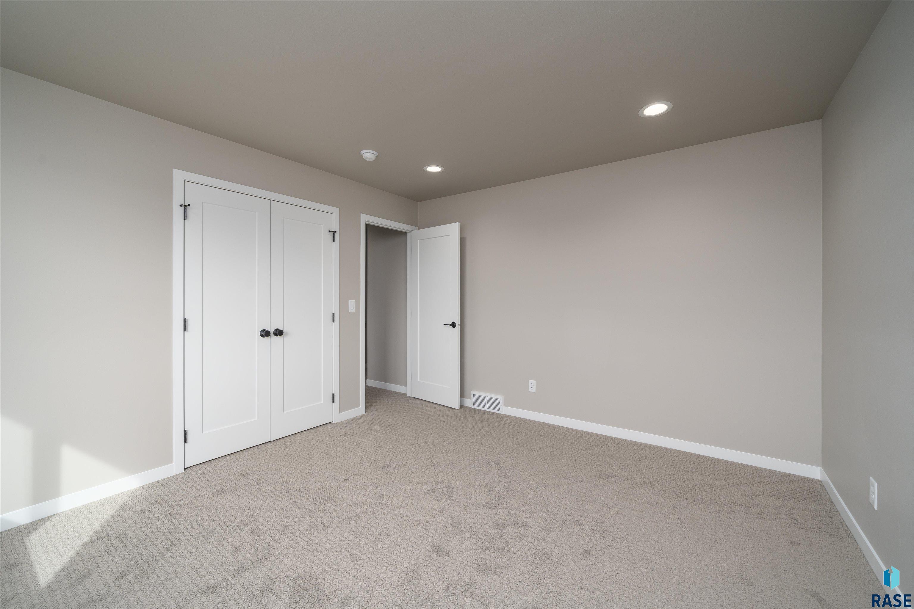 Harrisburg, South Dakota 57032, United States, 3 Bedrooms Bedrooms, ,3 BathroomsBathrooms,Residential,Active,194800