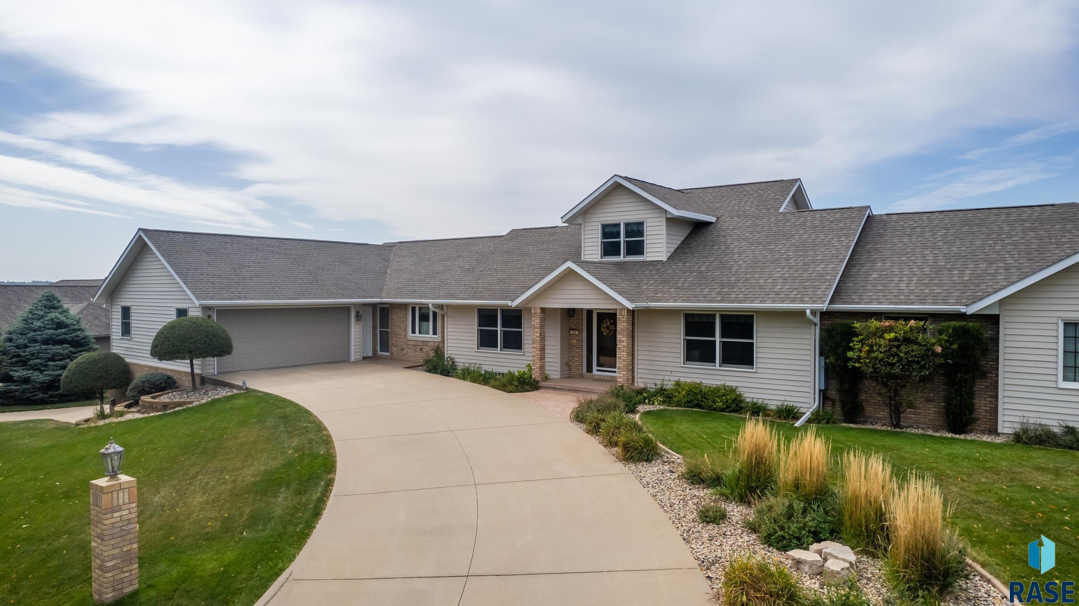 300 Calumet Cir Circle, Yankton, South Dakota image 1