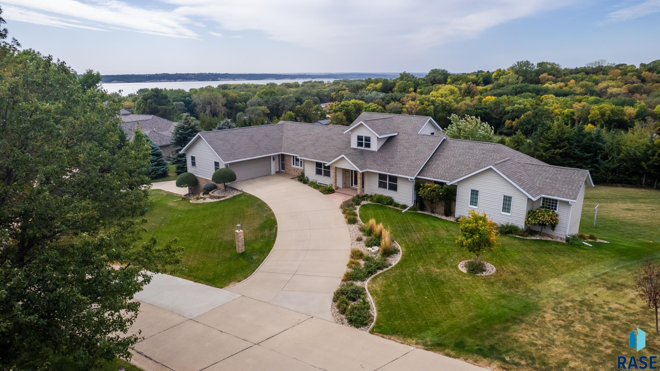 300 Calumet Cir Circle, Yankton, South Dakota image 2