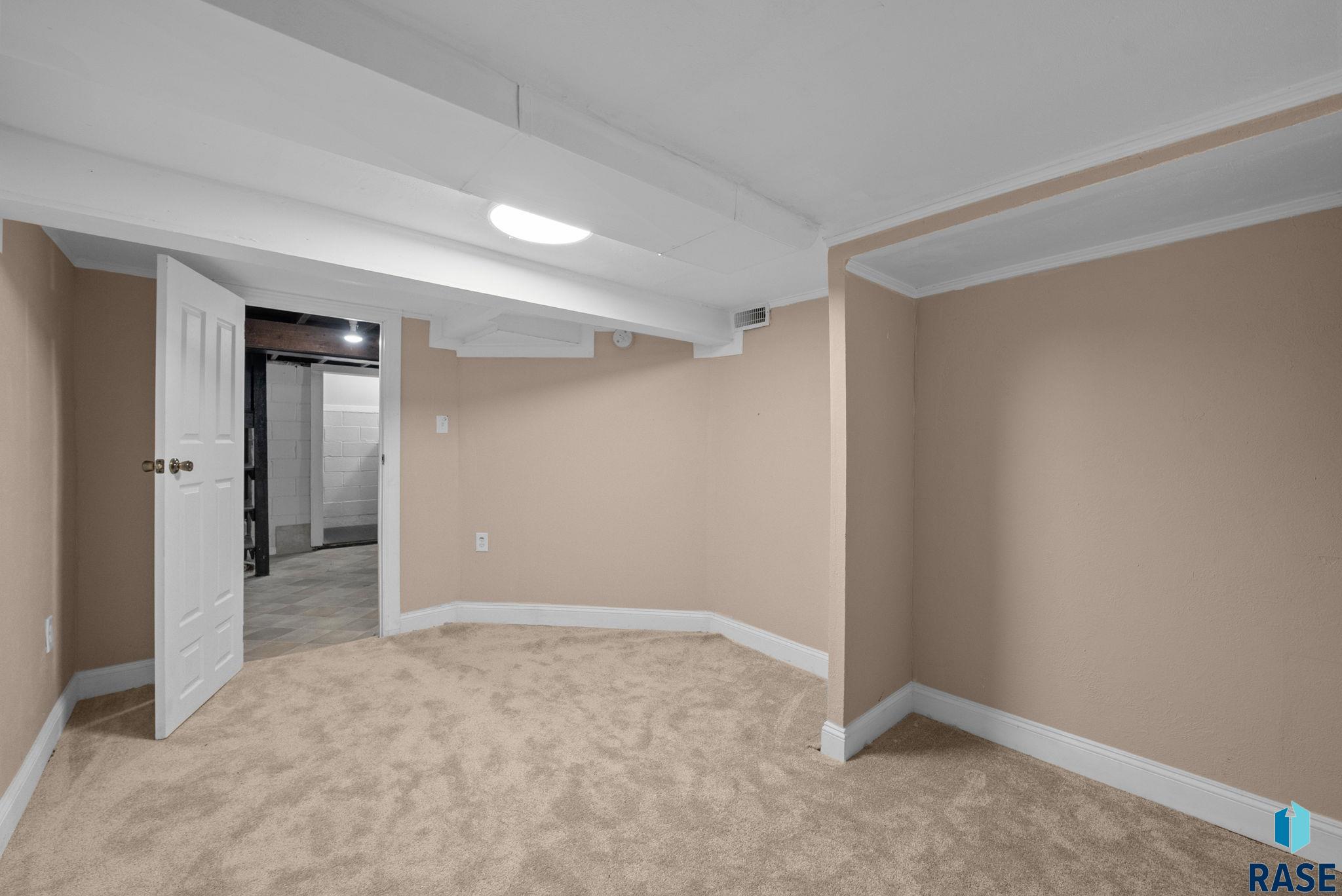 Sioux Falls, South Dakota 57105, United States, 2 Bedrooms Bedrooms, ,2 BathroomsBathrooms,Residential,Active,132928