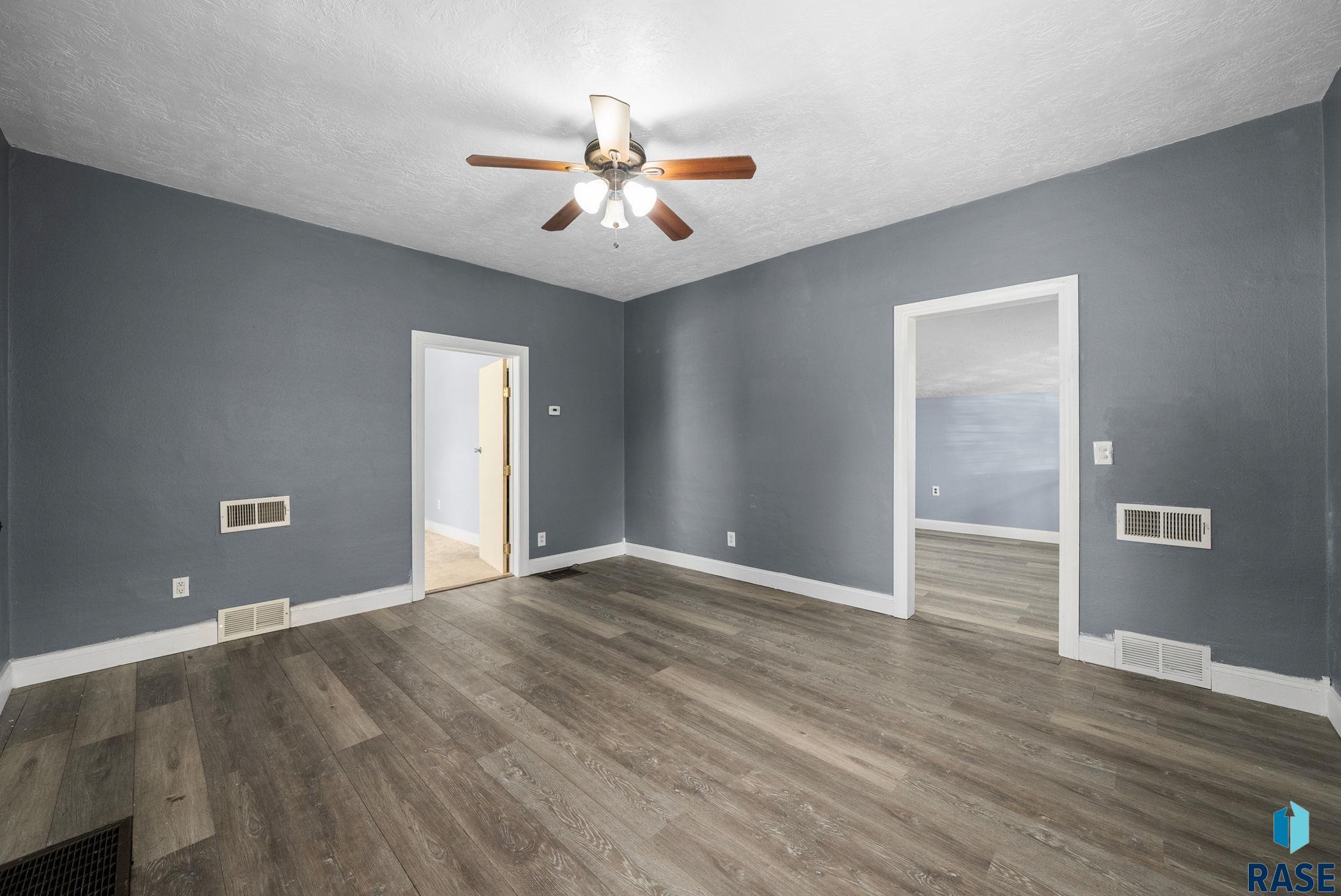 Sioux Falls, South Dakota 57105, United States, 2 Bedrooms Bedrooms, ,2 BathroomsBathrooms,Residential,Active,132928