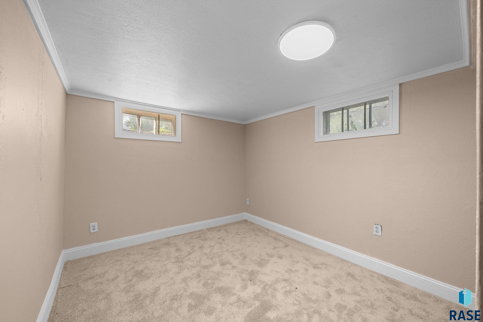 Sioux Falls, South Dakota 57105, United States, 2 Bedrooms Bedrooms, ,2 BathroomsBathrooms,Residential,Active,132928