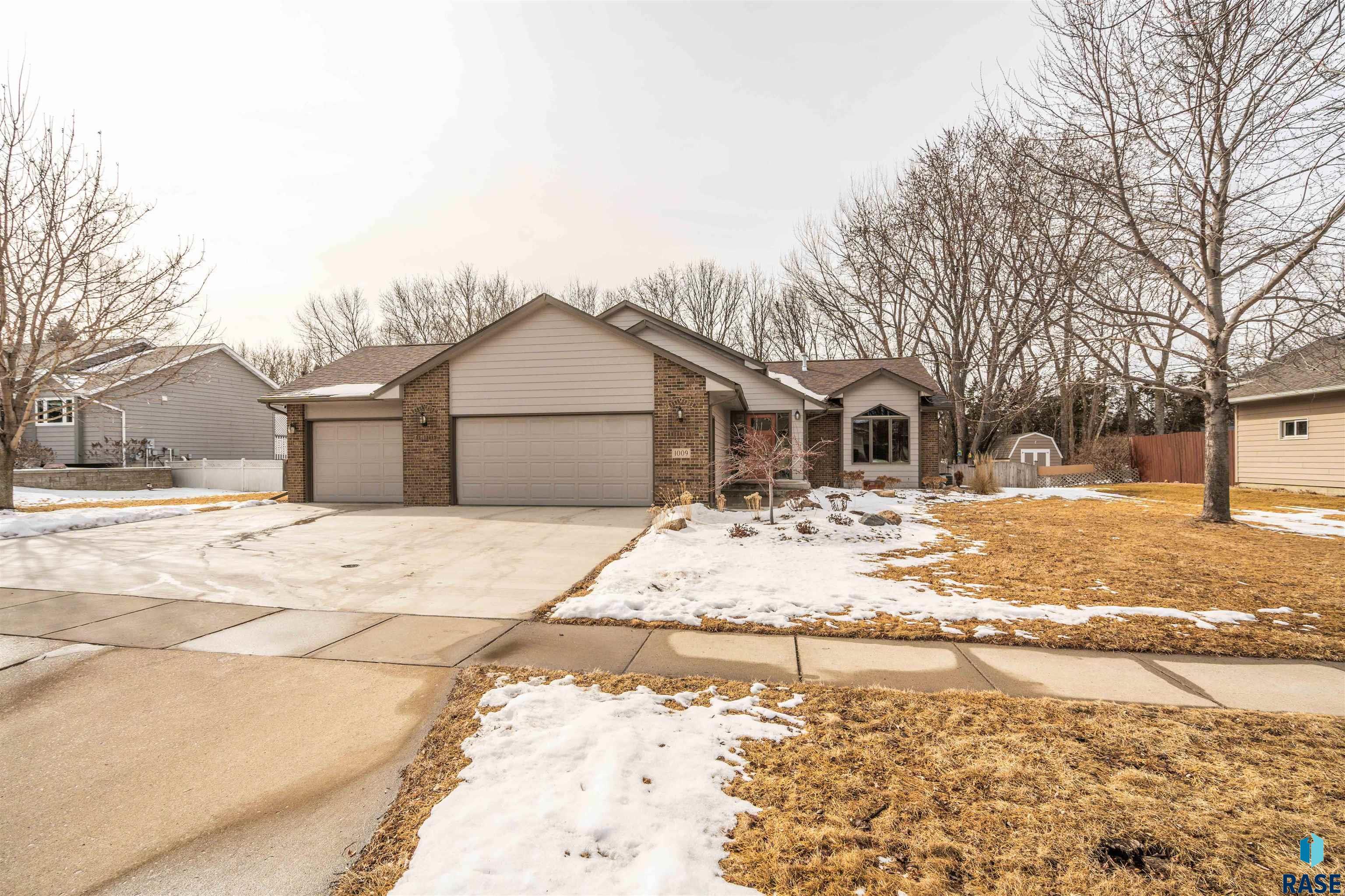 1009 S Parkview Blvd Boulevard, Brandon, South Dakota image 1