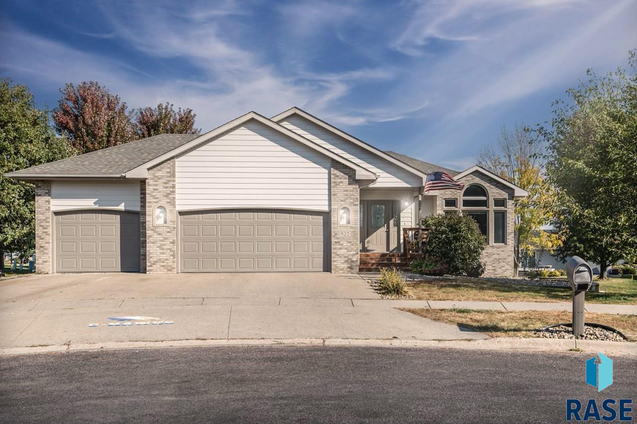 927 Candy Ct Court, Canton, South Dakota image 1