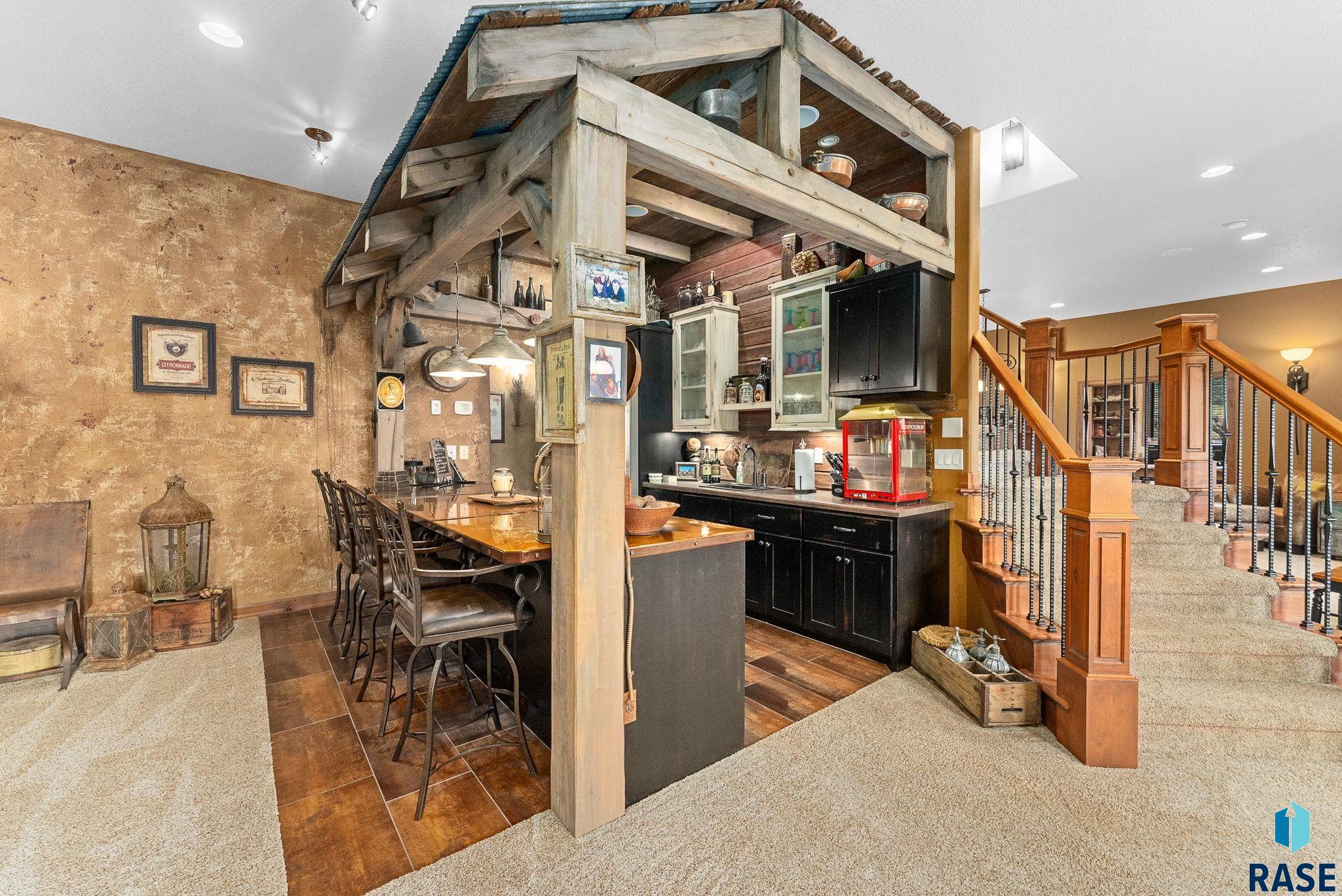 Sioux Falls, South Dakota 57110, United States, 6 Bedrooms Bedrooms, ,5 BathroomsBathrooms,Residential,Pending,129069