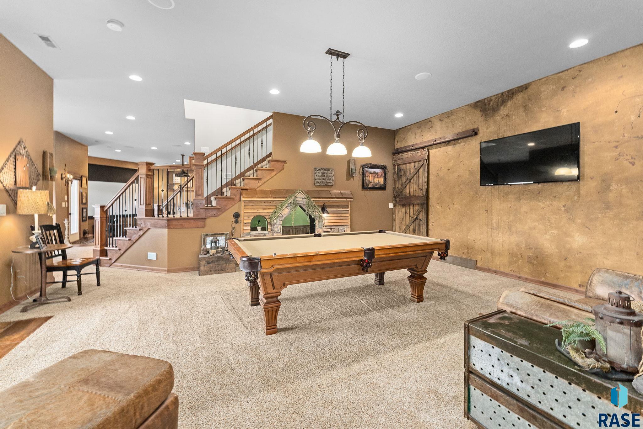 Sioux Falls, South Dakota 57110, United States, 6 Bedrooms Bedrooms, ,5 BathroomsBathrooms,Residential,Pending,129069