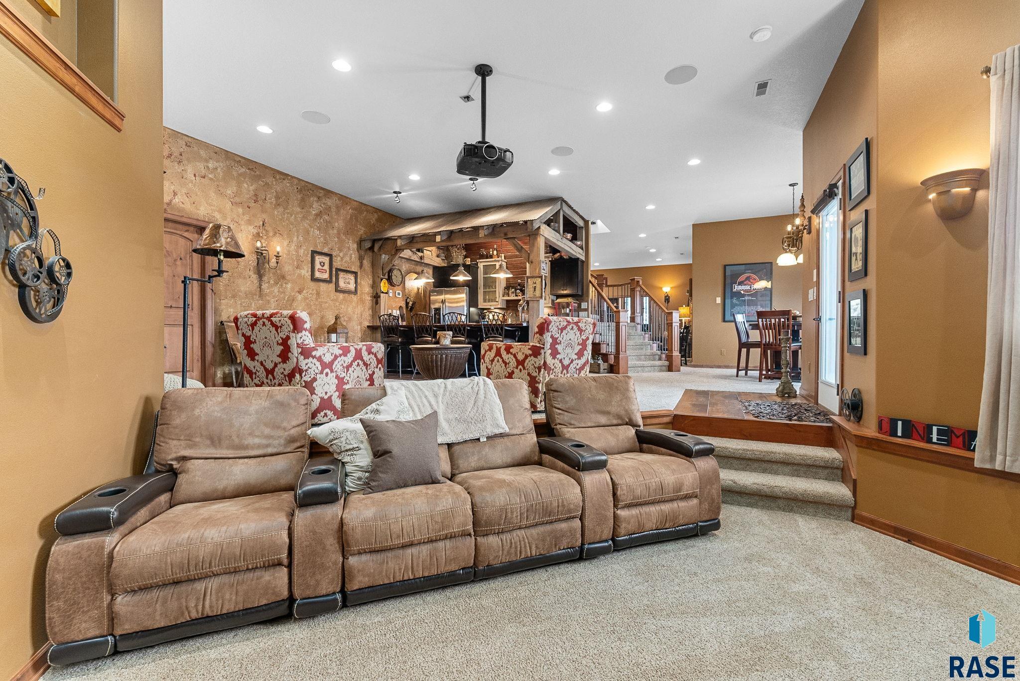 Sioux Falls, South Dakota 57110, United States, 6 Bedrooms Bedrooms, ,5 BathroomsBathrooms,Residential,Pending,129069