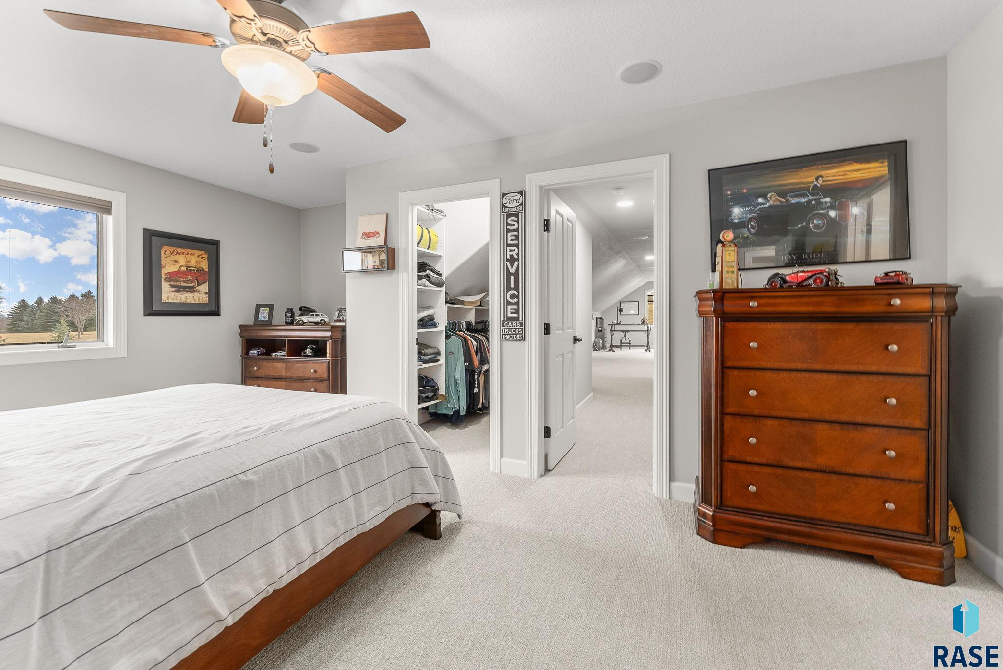 Sioux Falls, South Dakota 57110, United States, 6 Bedrooms Bedrooms, ,5 BathroomsBathrooms,Residential,Pending,129069