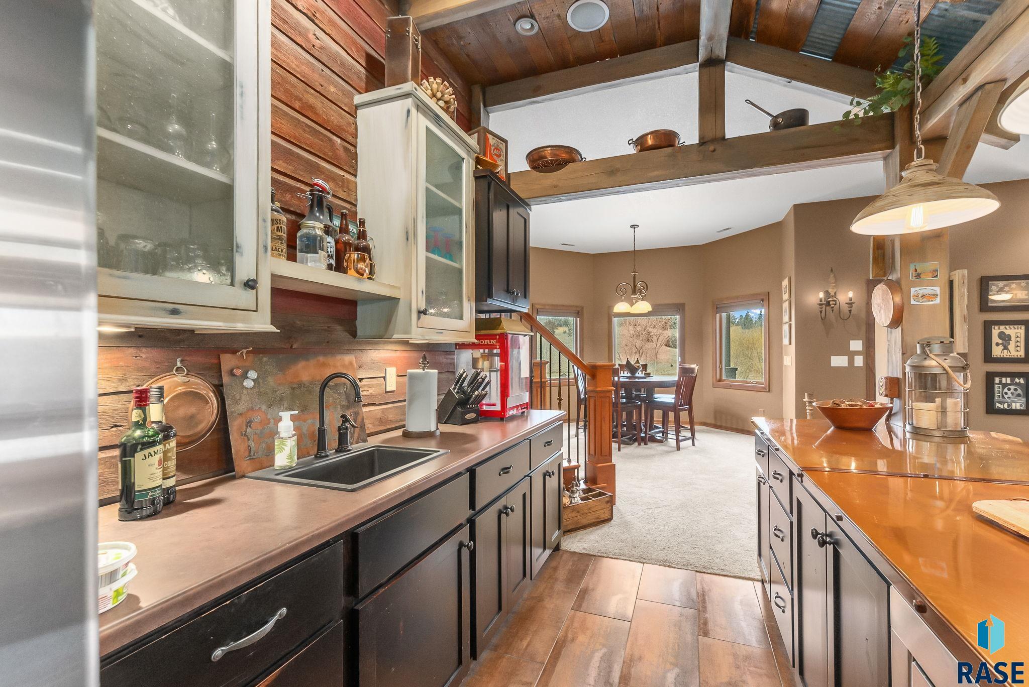 Sioux Falls, South Dakota 57110, United States, 6 Bedrooms Bedrooms, ,5 BathroomsBathrooms,Residential,Active,18601