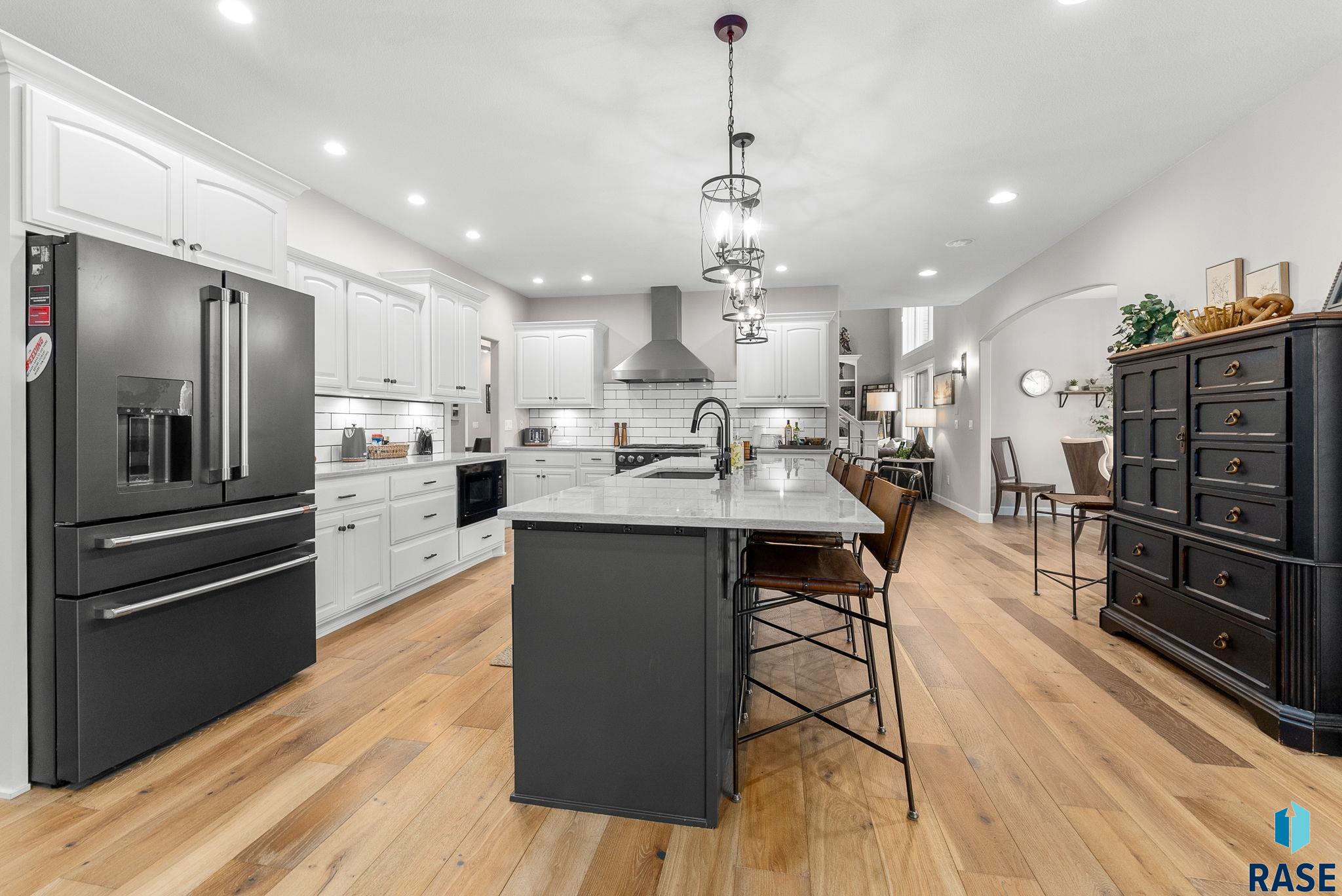 Sioux Falls, South Dakota 57110, United States, 6 Bedrooms Bedrooms, ,5 BathroomsBathrooms,Residential,Active,18601