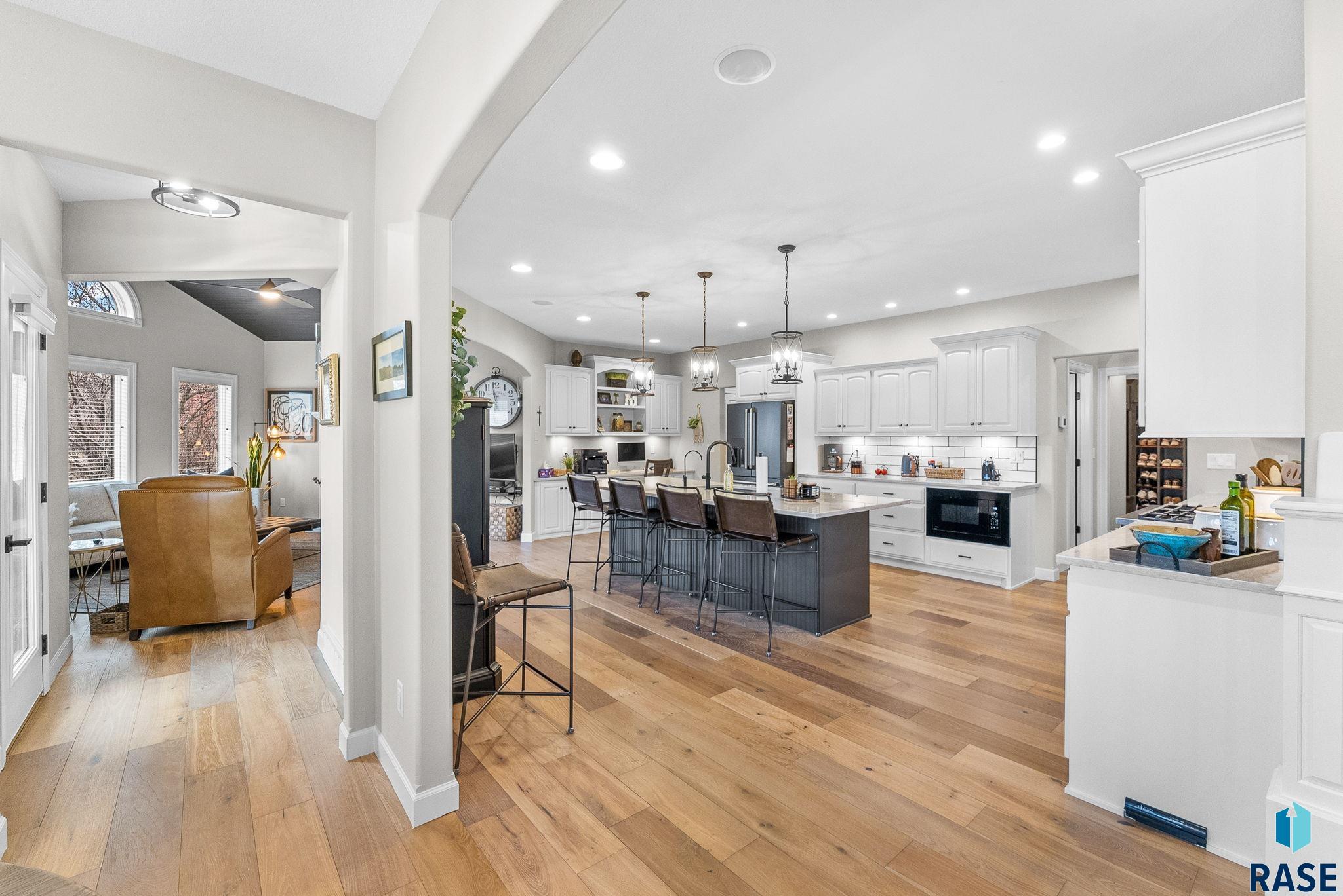 Sioux Falls, South Dakota 57110, United States, 6 Bedrooms Bedrooms, ,5 BathroomsBathrooms,Residential,Active,18601