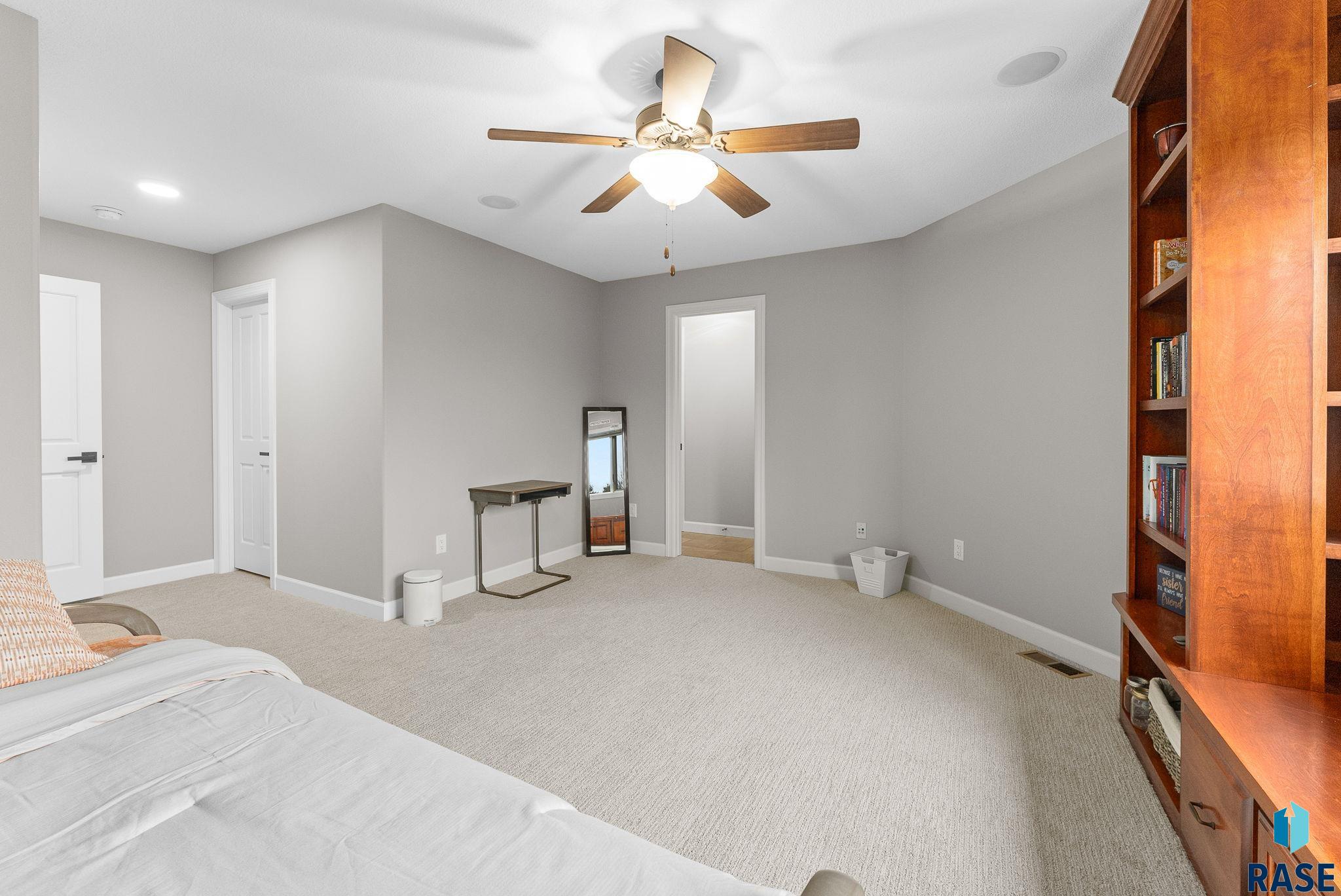 Sioux Falls, South Dakota 57110, United States, 6 Bedrooms Bedrooms, ,5 BathroomsBathrooms,Residential,Active,18601