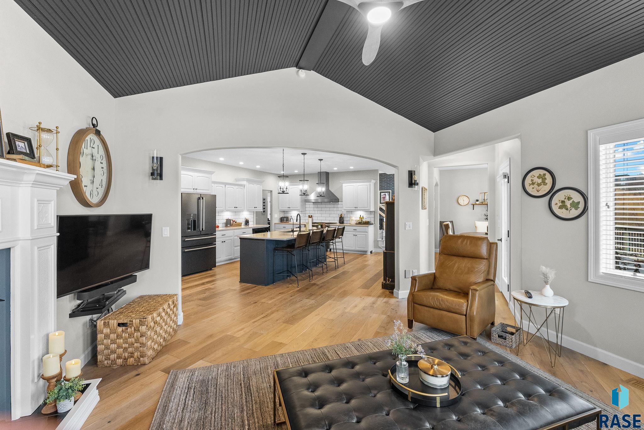 Sioux Falls, South Dakota 57110, United States, 6 Bedrooms Bedrooms, ,5 BathroomsBathrooms,Residential,Active,18601