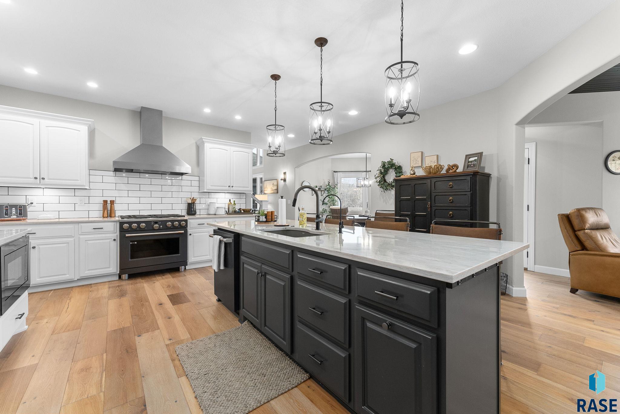 Sioux Falls, South Dakota 57110, United States, 6 Bedrooms Bedrooms, ,5 BathroomsBathrooms,Residential,Active,18601