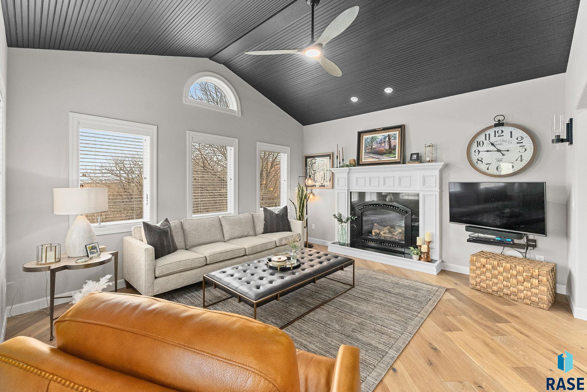 Sioux Falls, South Dakota 57110, United States, 6 Bedrooms Bedrooms, ,5 BathroomsBathrooms,Residential,Active,18601