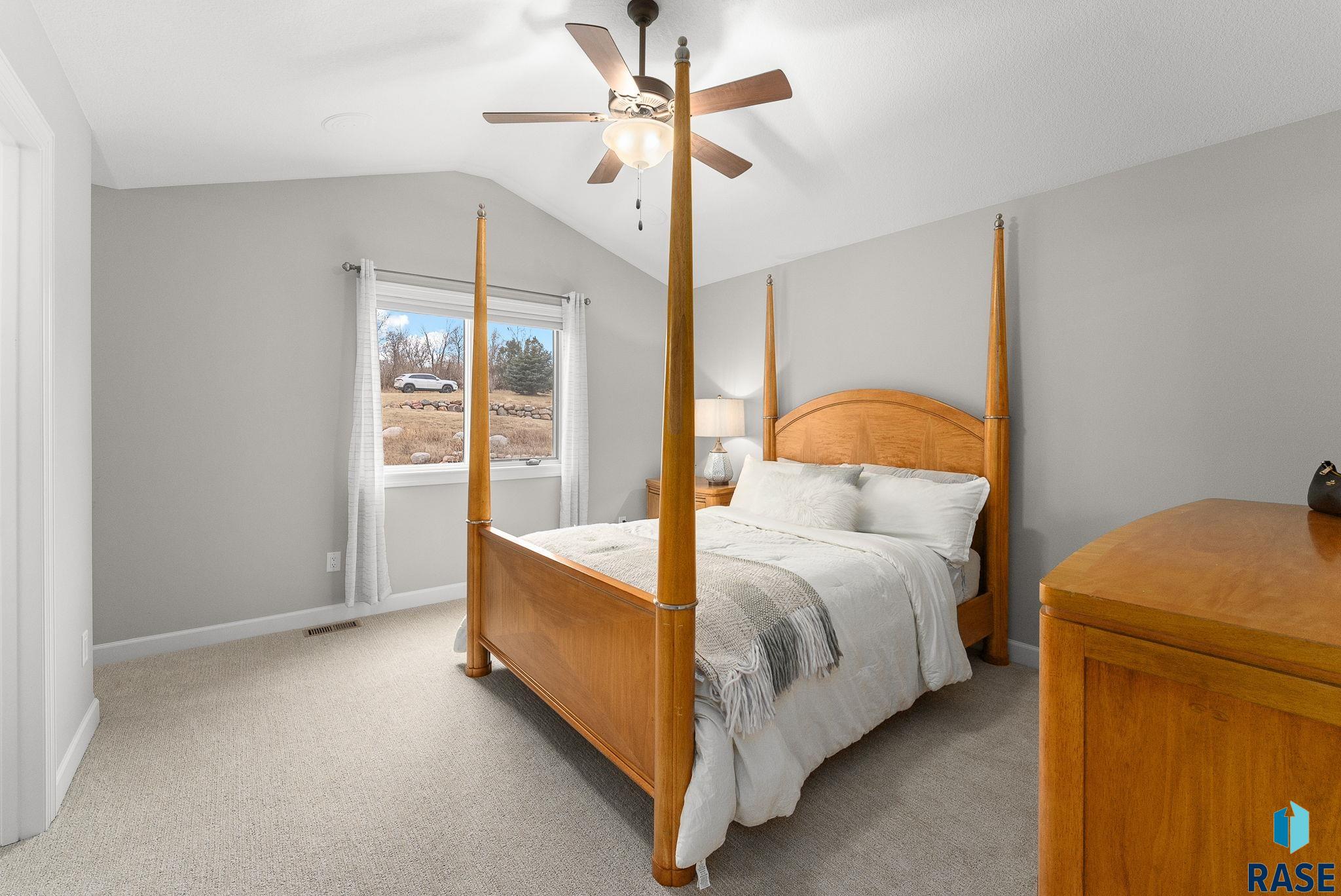 Sioux Falls, South Dakota 57110, United States, 6 Bedrooms Bedrooms, ,5 BathroomsBathrooms,Residential,Active,18601