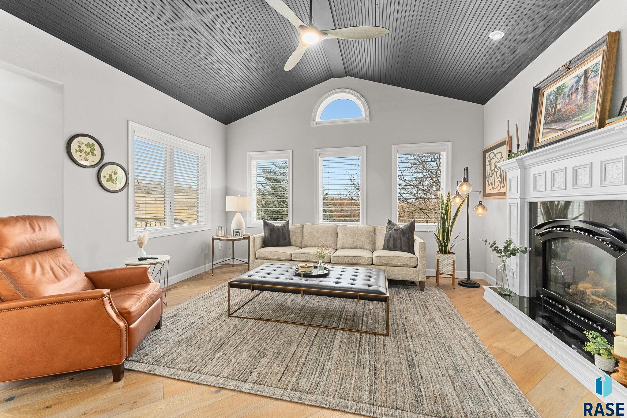 Sioux Falls, South Dakota 57110, United States, 6 Bedrooms Bedrooms, ,5 BathroomsBathrooms,Residential,Active,18601