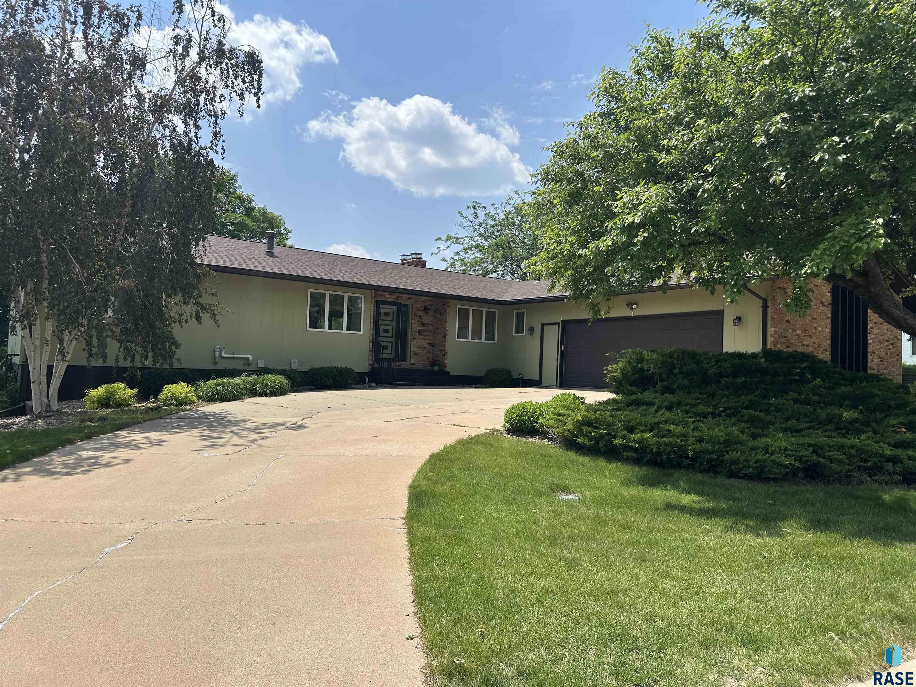 1205 W 37th St Street, Sioux Falls, New Jersey image 1