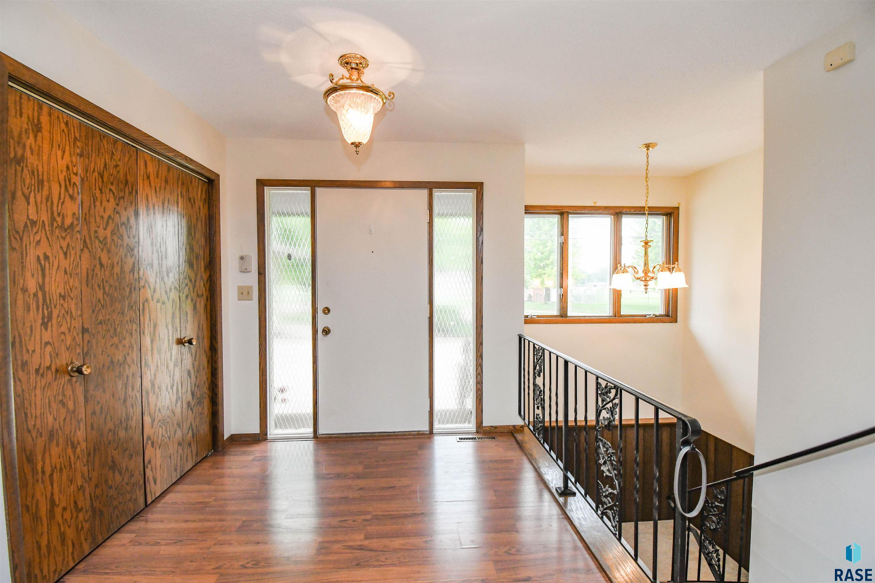1205 W 37th St Street, Sioux Falls, New Jersey image 2