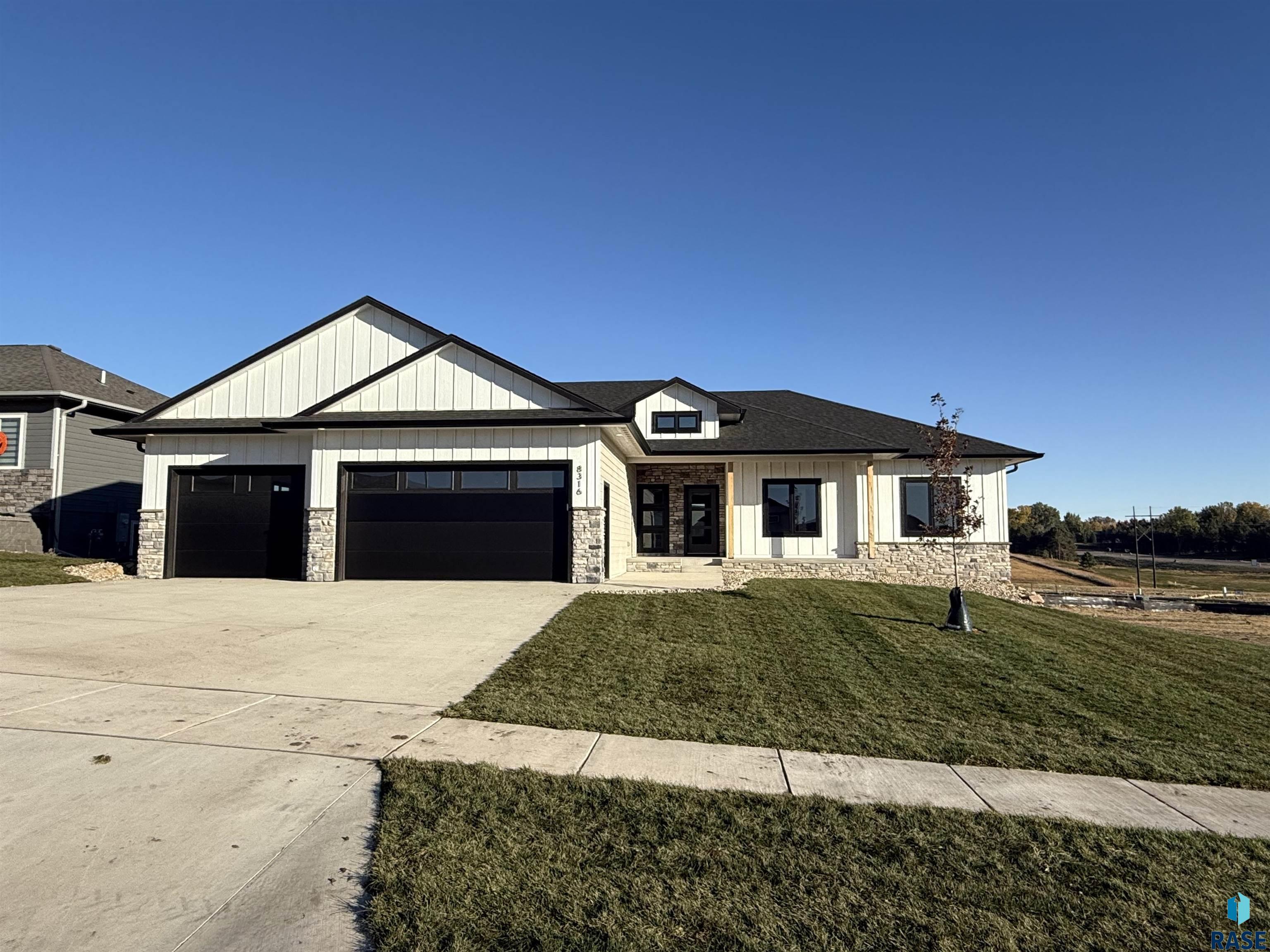 8316 E Sheridan Cir Circle, Sioux Falls, South Dakota image 2