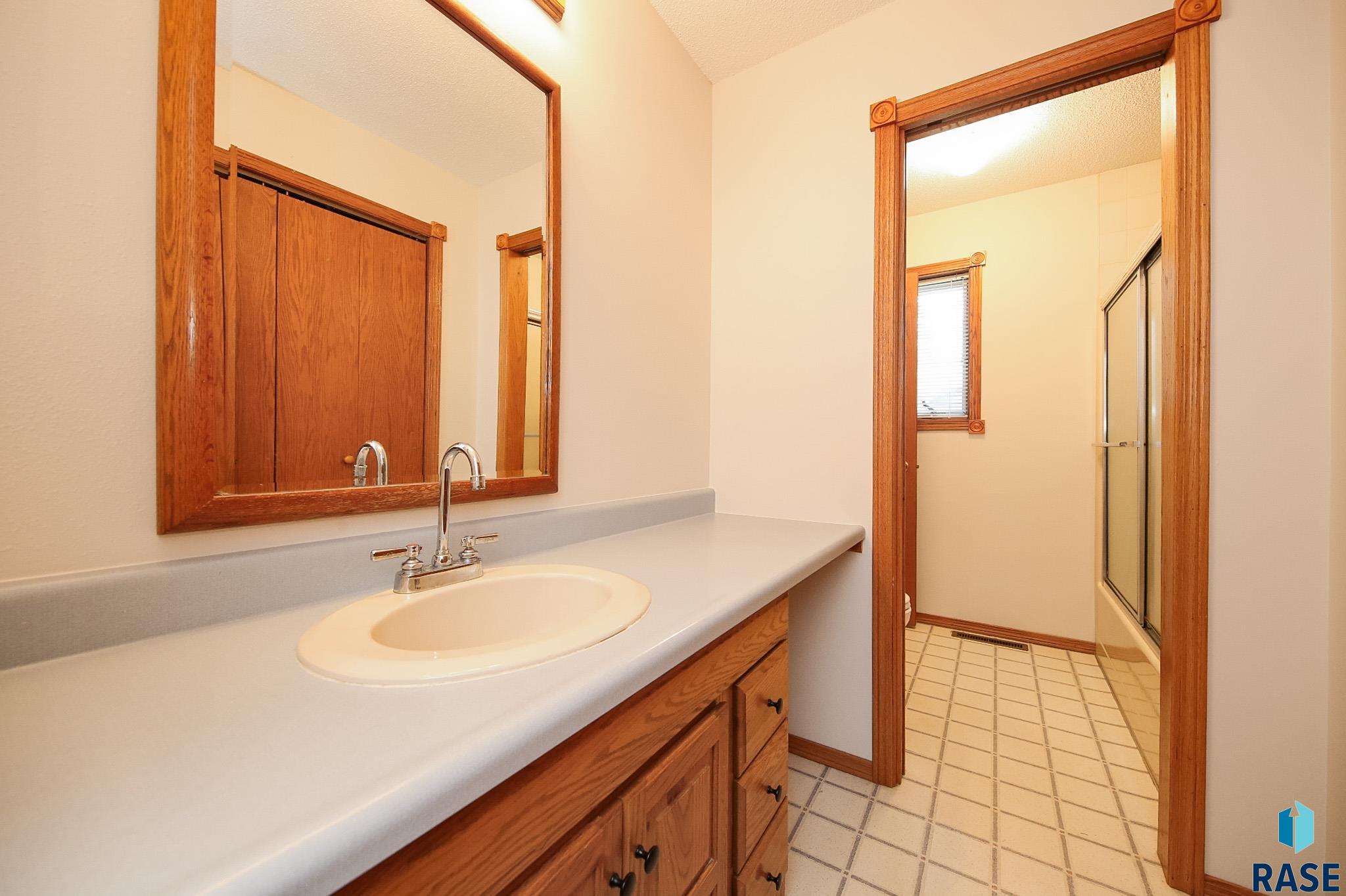 4301 E 19th St Street, Sioux Falls, New Jersey image 8