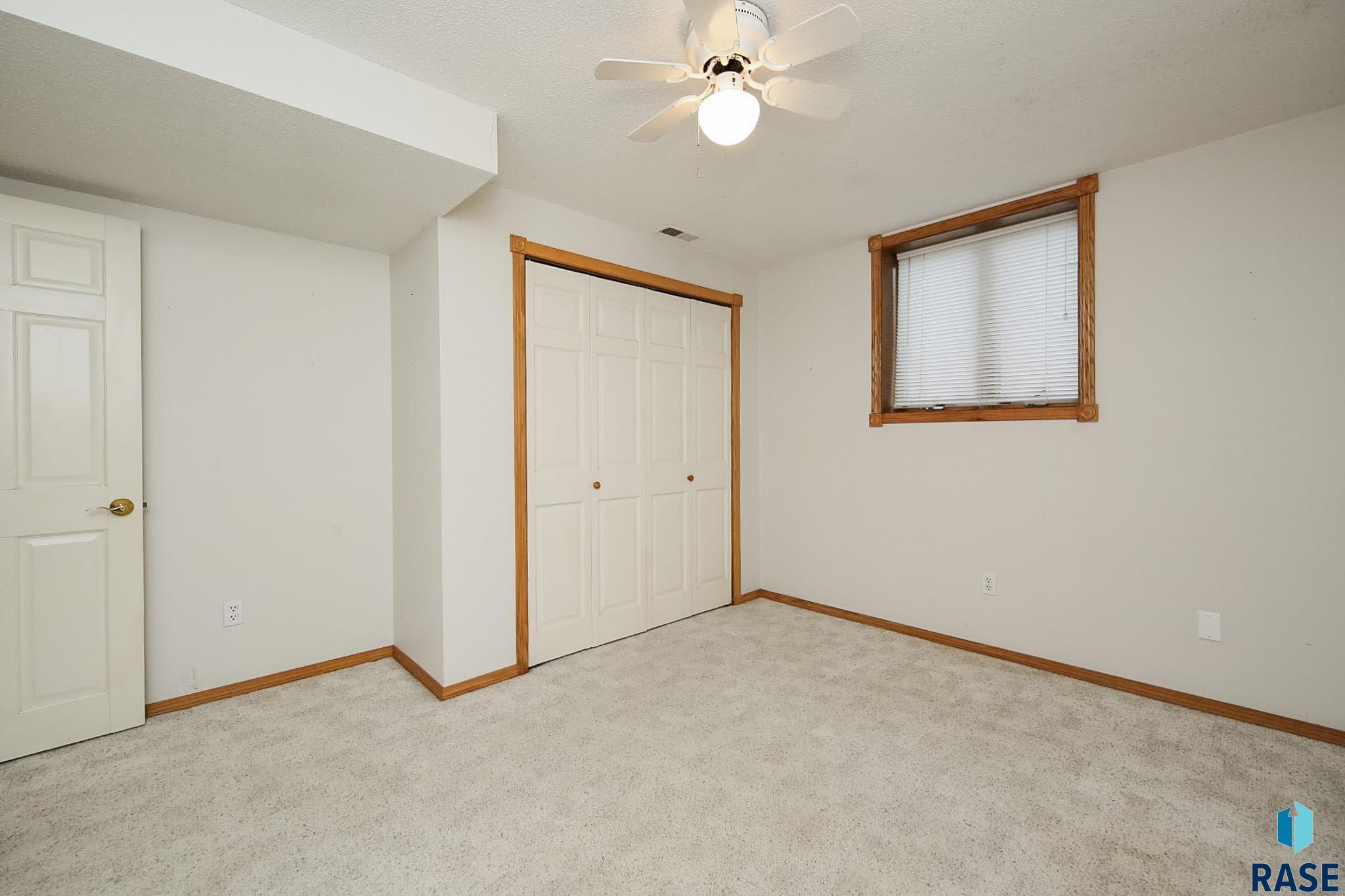 4301 E 19th St Street, Sioux Falls, New Jersey image 14