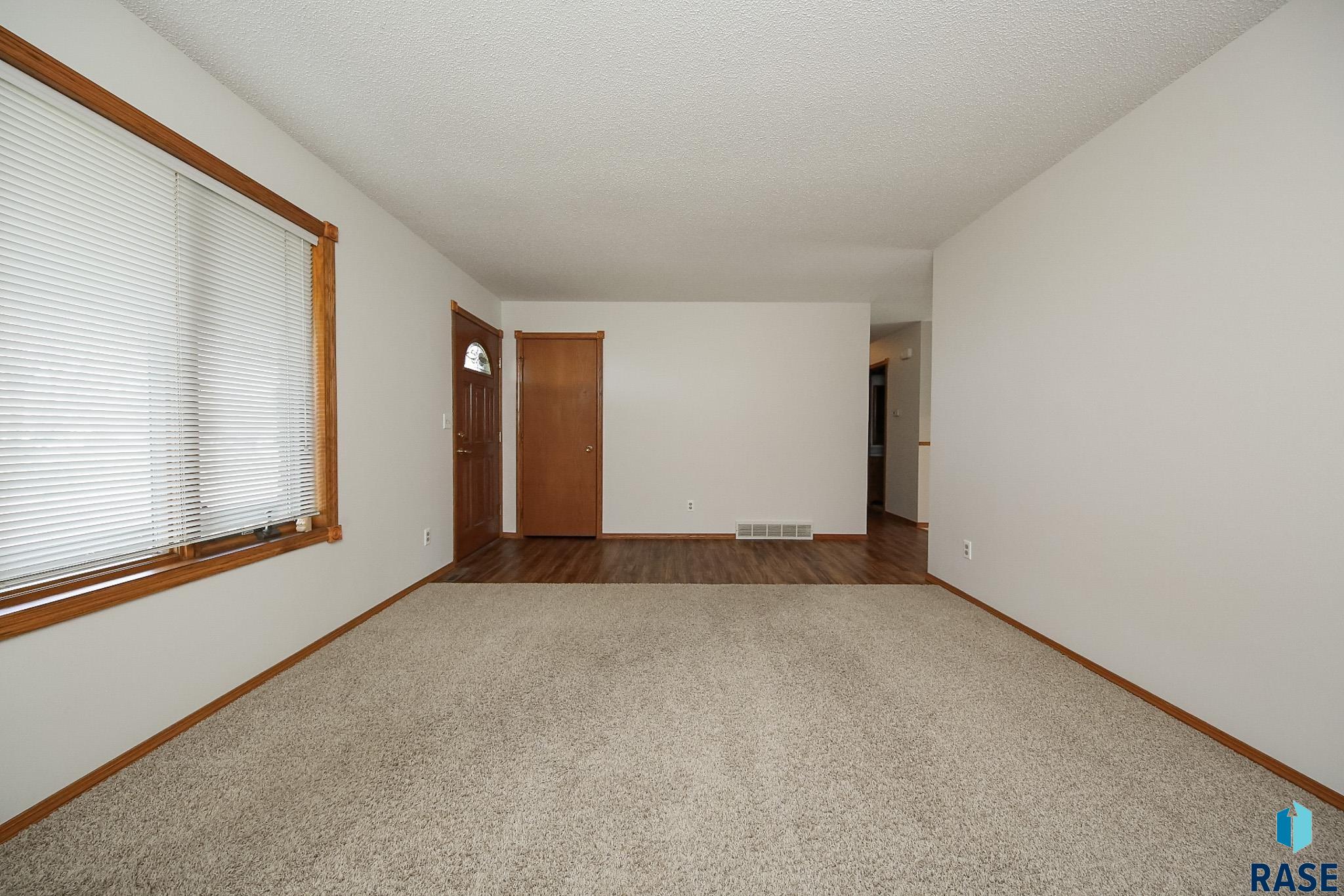 4301 E 19th St Street, Sioux Falls, New Jersey image 9