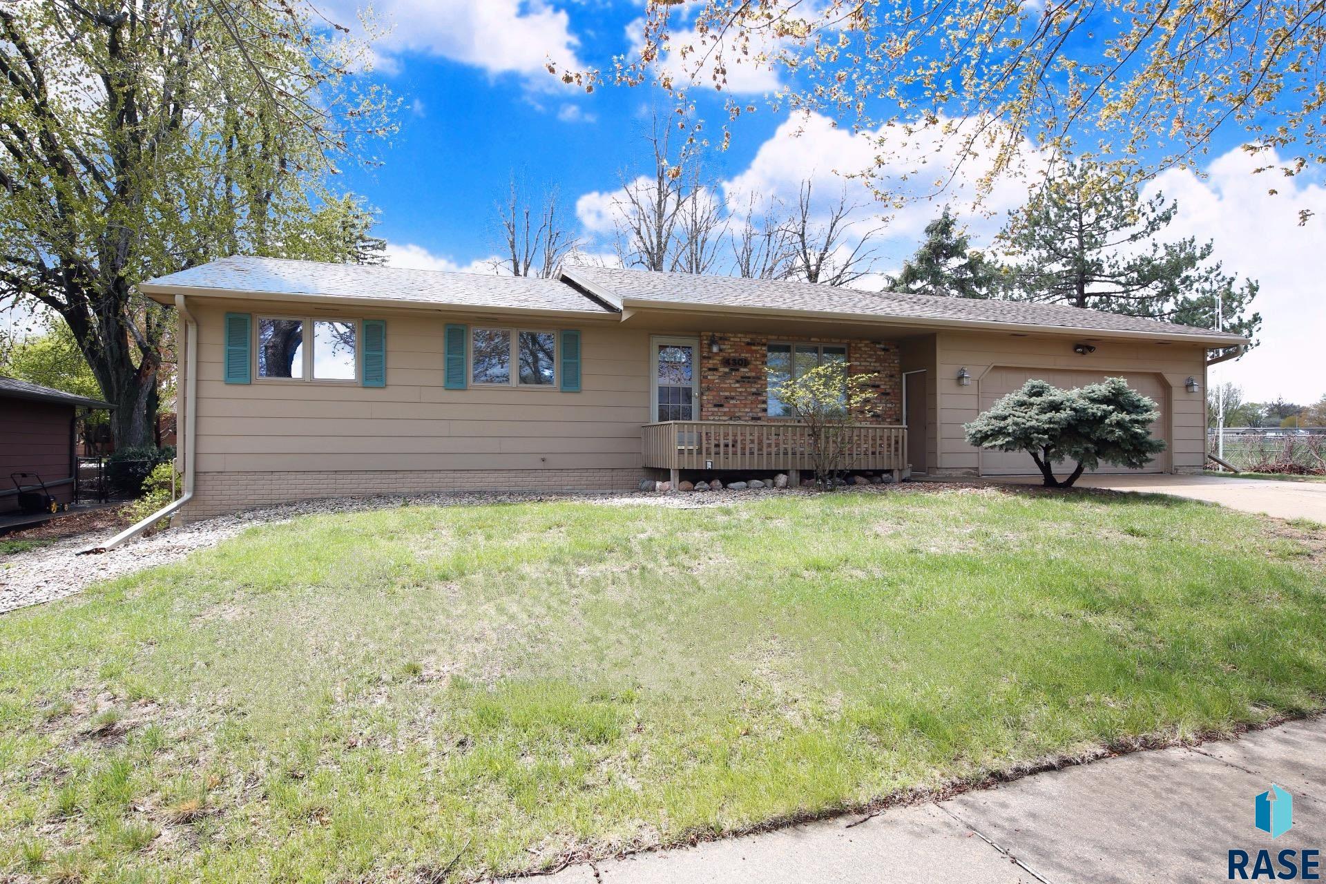 4301 E 19th St Street, Sioux Falls, New Jersey image 1