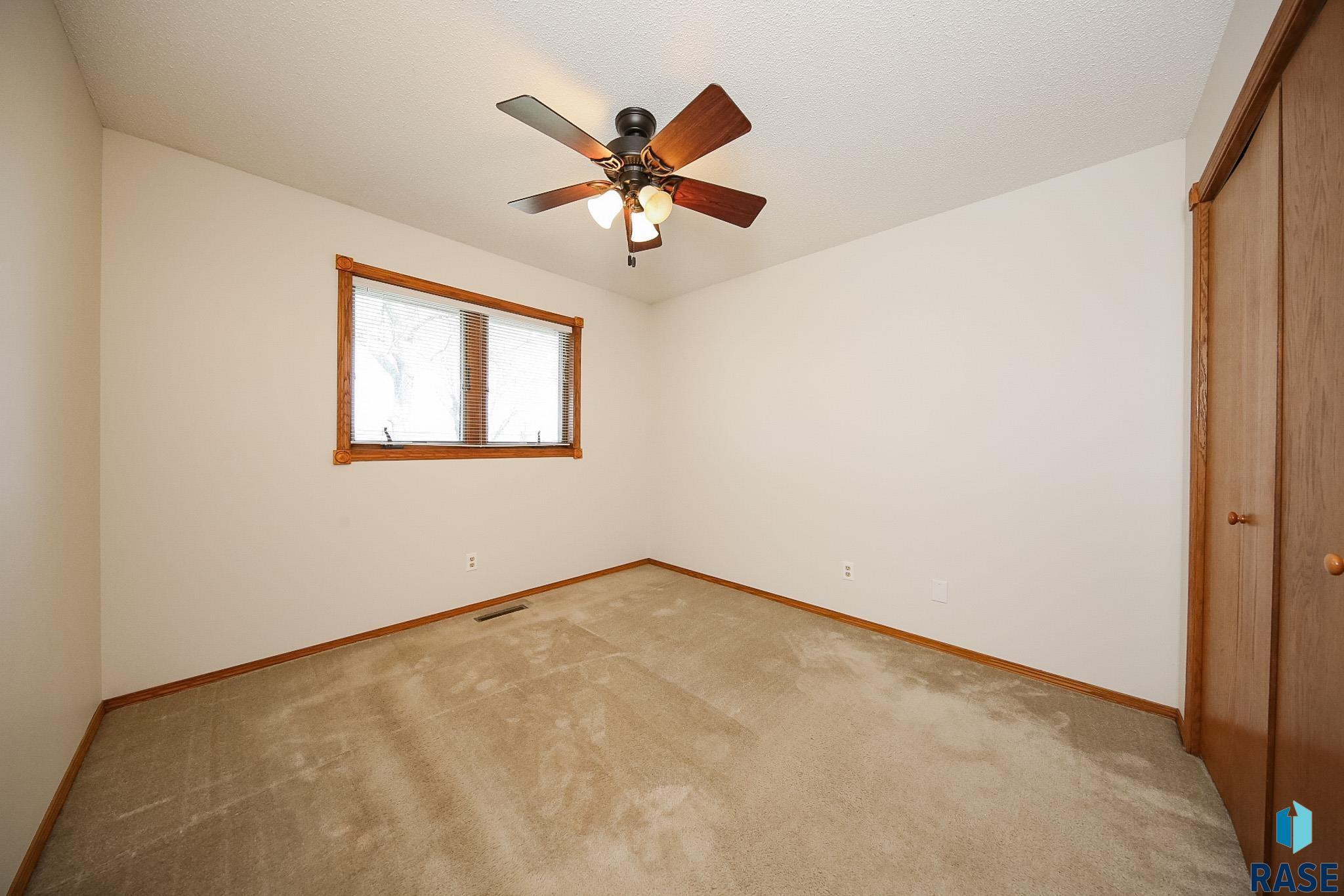 4301 E 19th St Street, Sioux Falls, New Jersey image 6