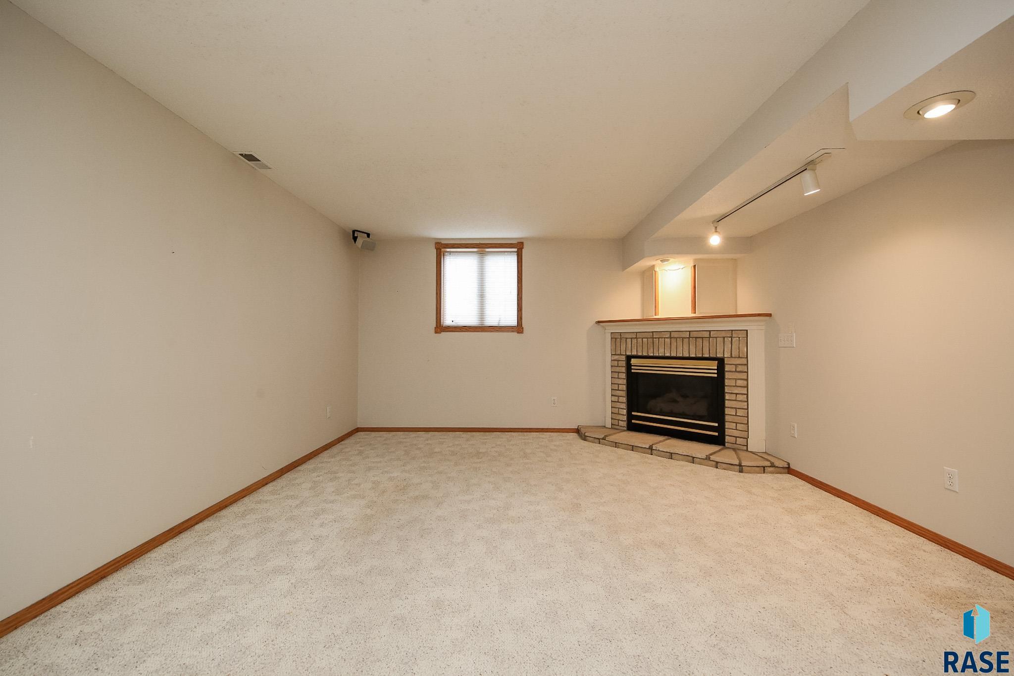 4301 E 19th St Street, Sioux Falls, New Jersey image 11
