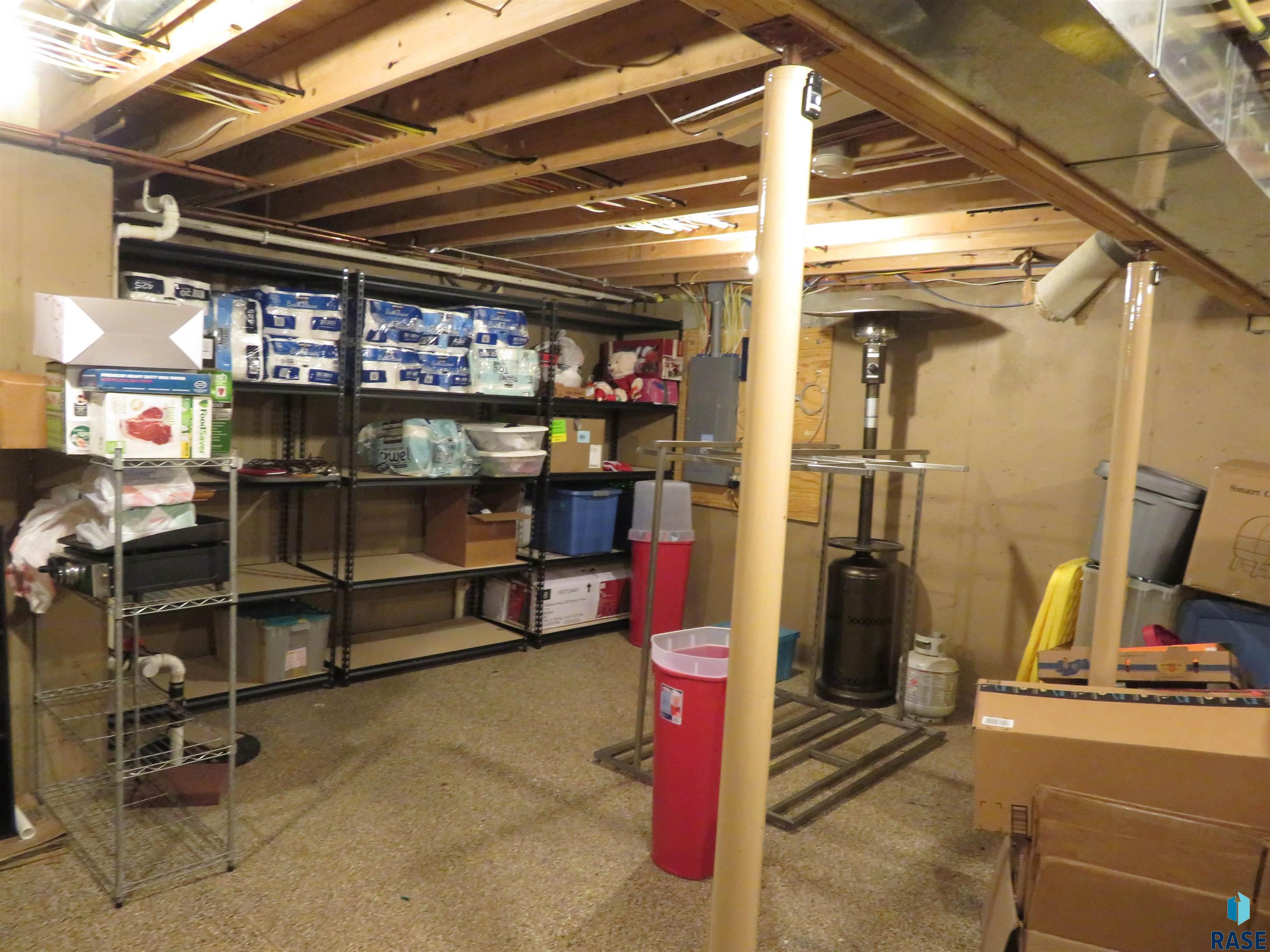 Sioux Falls, South Dakota 57106, United States, 4 Bedrooms Bedrooms, ,3 BathroomsBathrooms,Residential,Active,102933