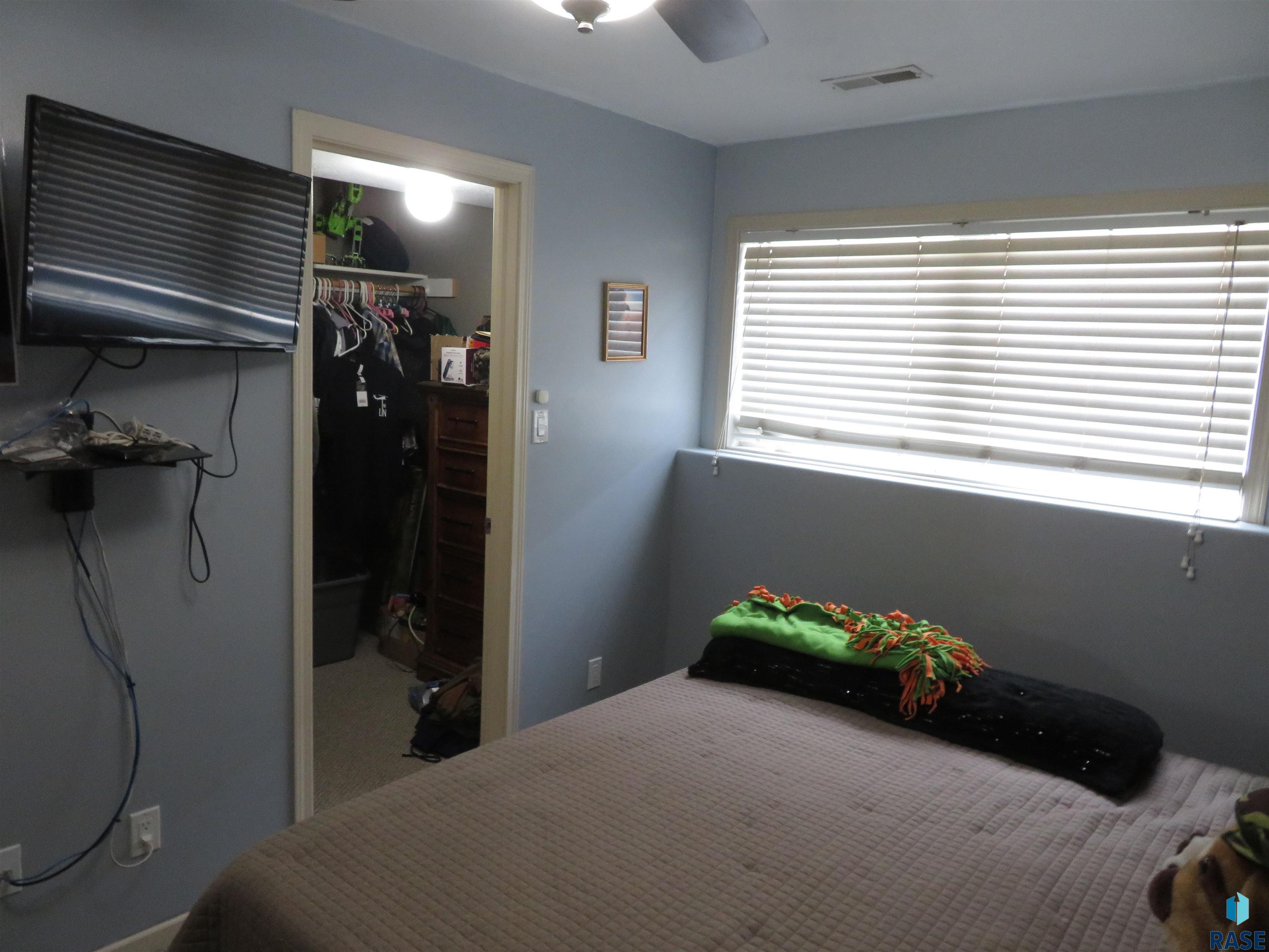 Sioux Falls, South Dakota 57106, United States, 4 Bedrooms Bedrooms, ,3 BathroomsBathrooms,Residential,Active,102933