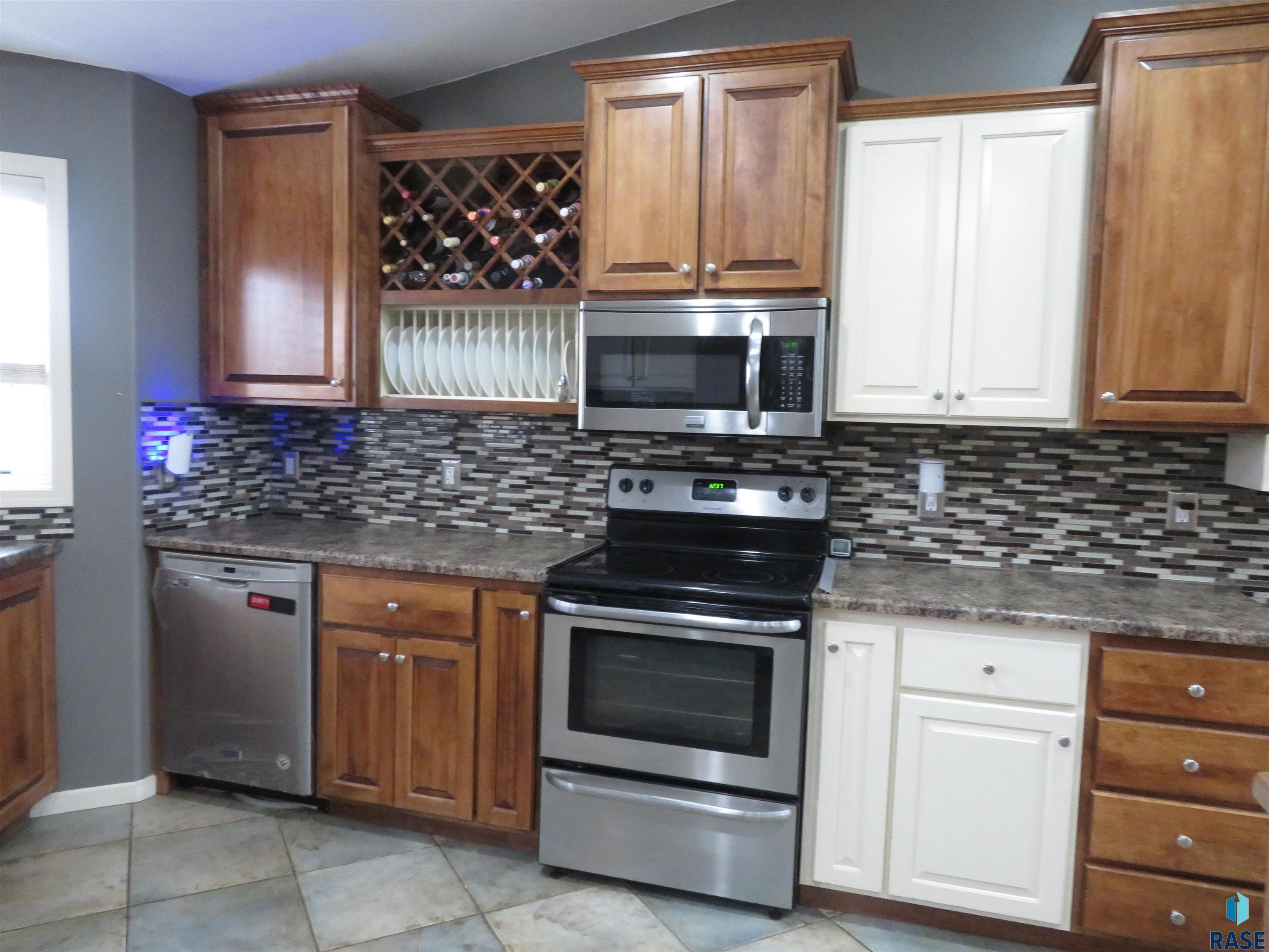 Sioux Falls, South Dakota 57106, United States, 4 Bedrooms Bedrooms, ,3 BathroomsBathrooms,Residential,Active,102933