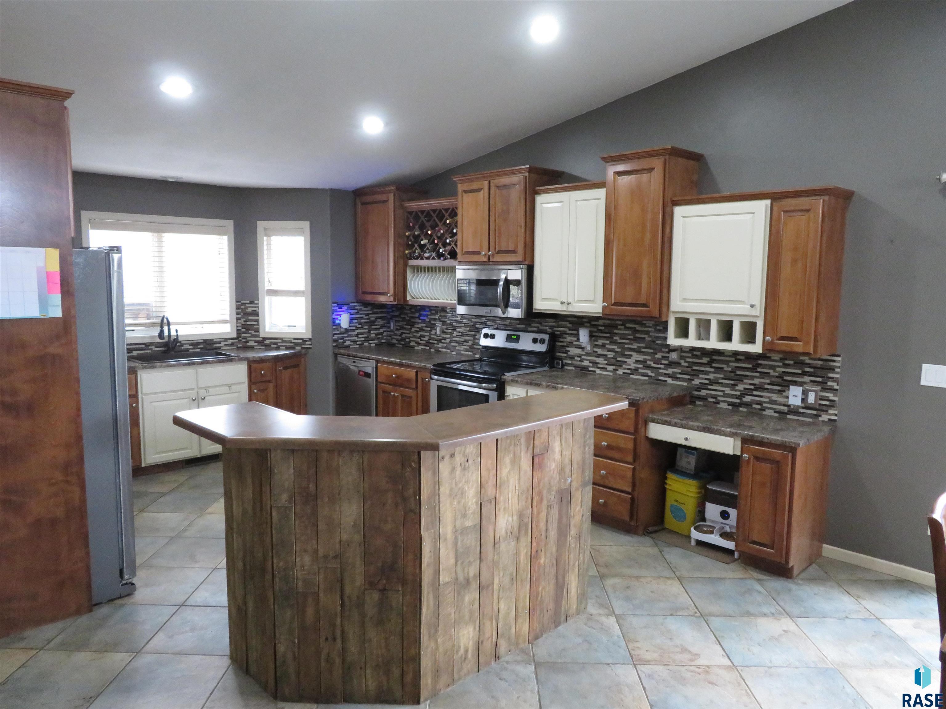 Sioux Falls, South Dakota 57106, United States, 4 Bedrooms Bedrooms, ,3 BathroomsBathrooms,Residential,Active,102933